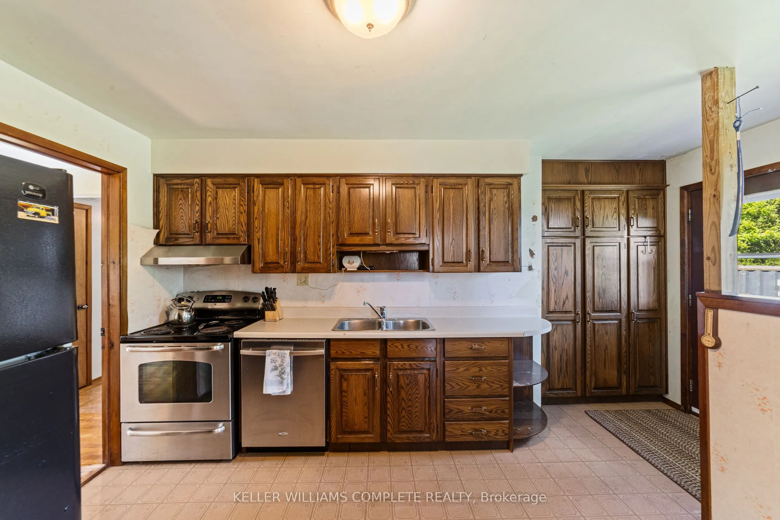 1744 6th Con Road W