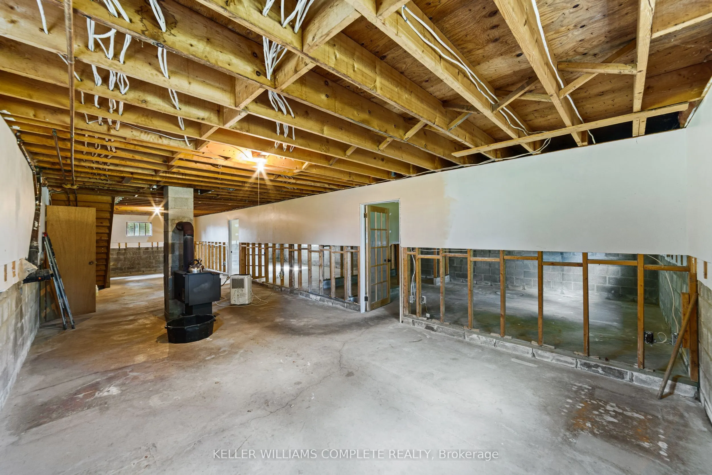 1744 6th Con Road W