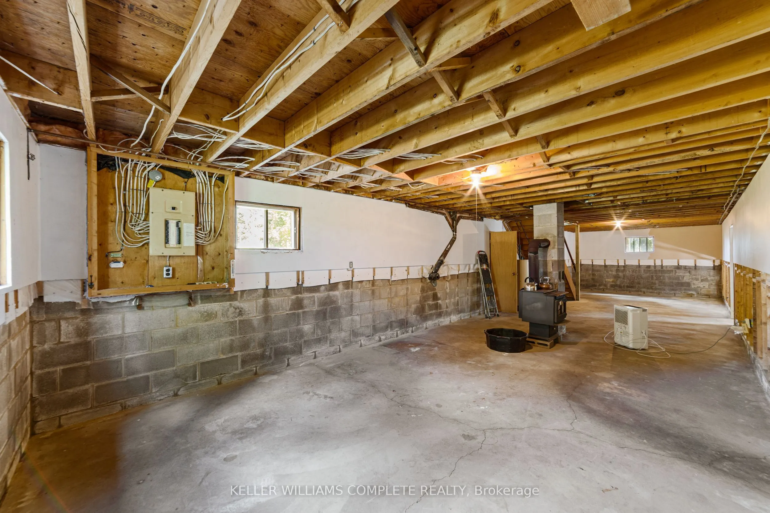 1744 6th Con Road W
