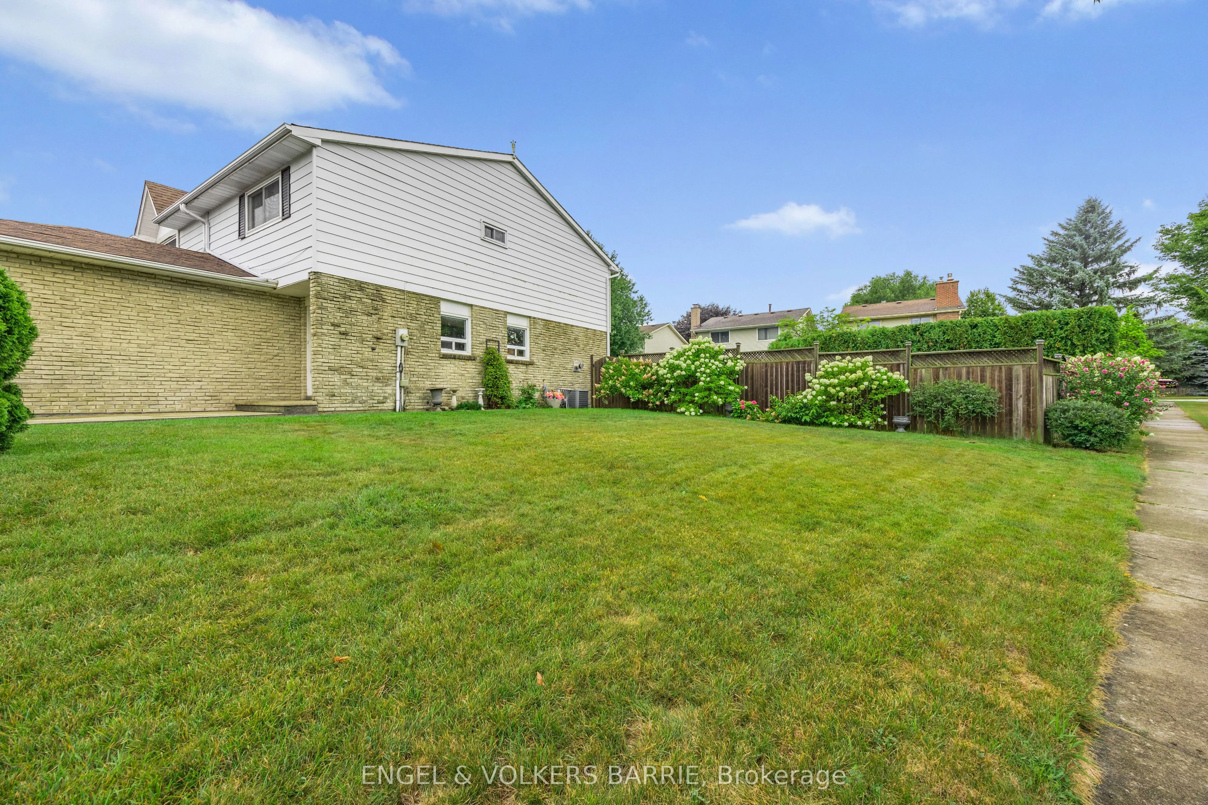 1 Aspen Court