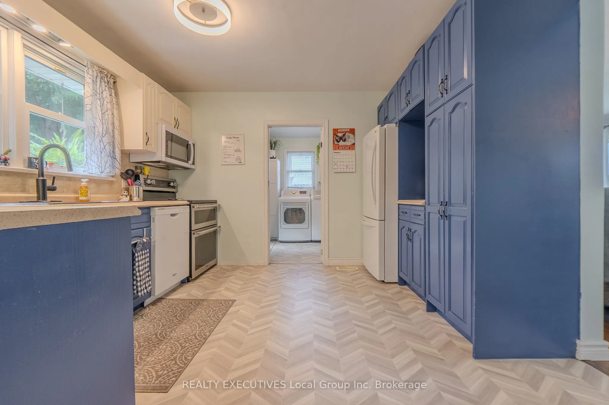 271 Lakeside Drive