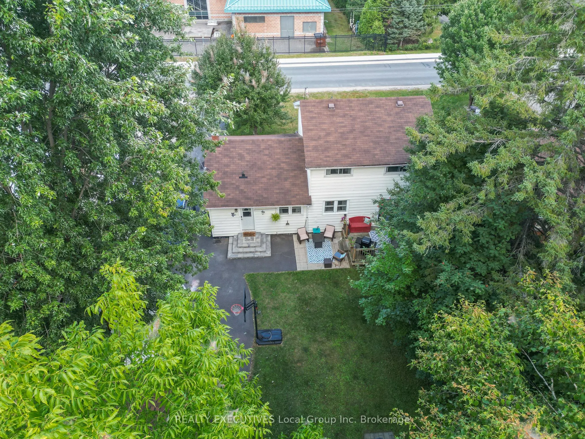 271 Lakeside Drive