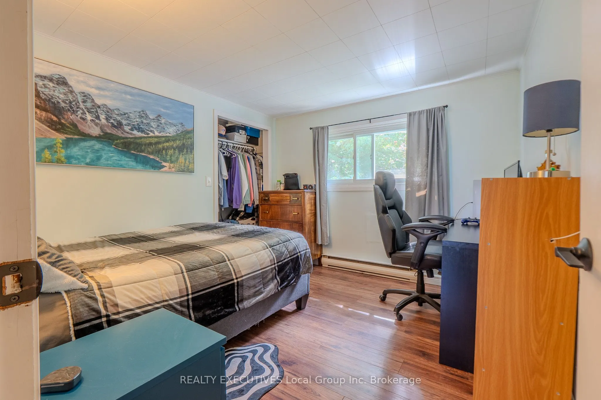271 Lakeside Drive