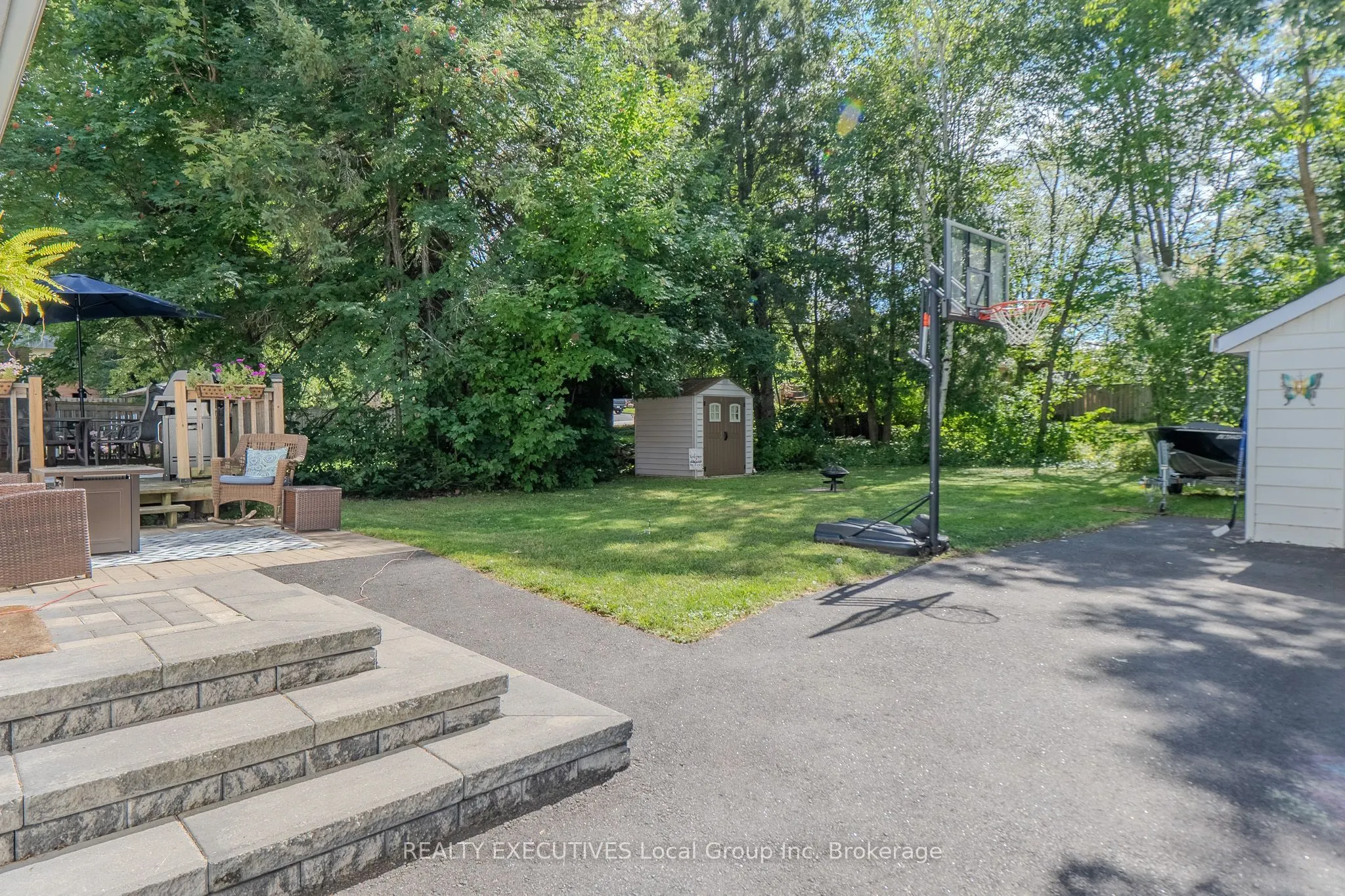 271 Lakeside Drive