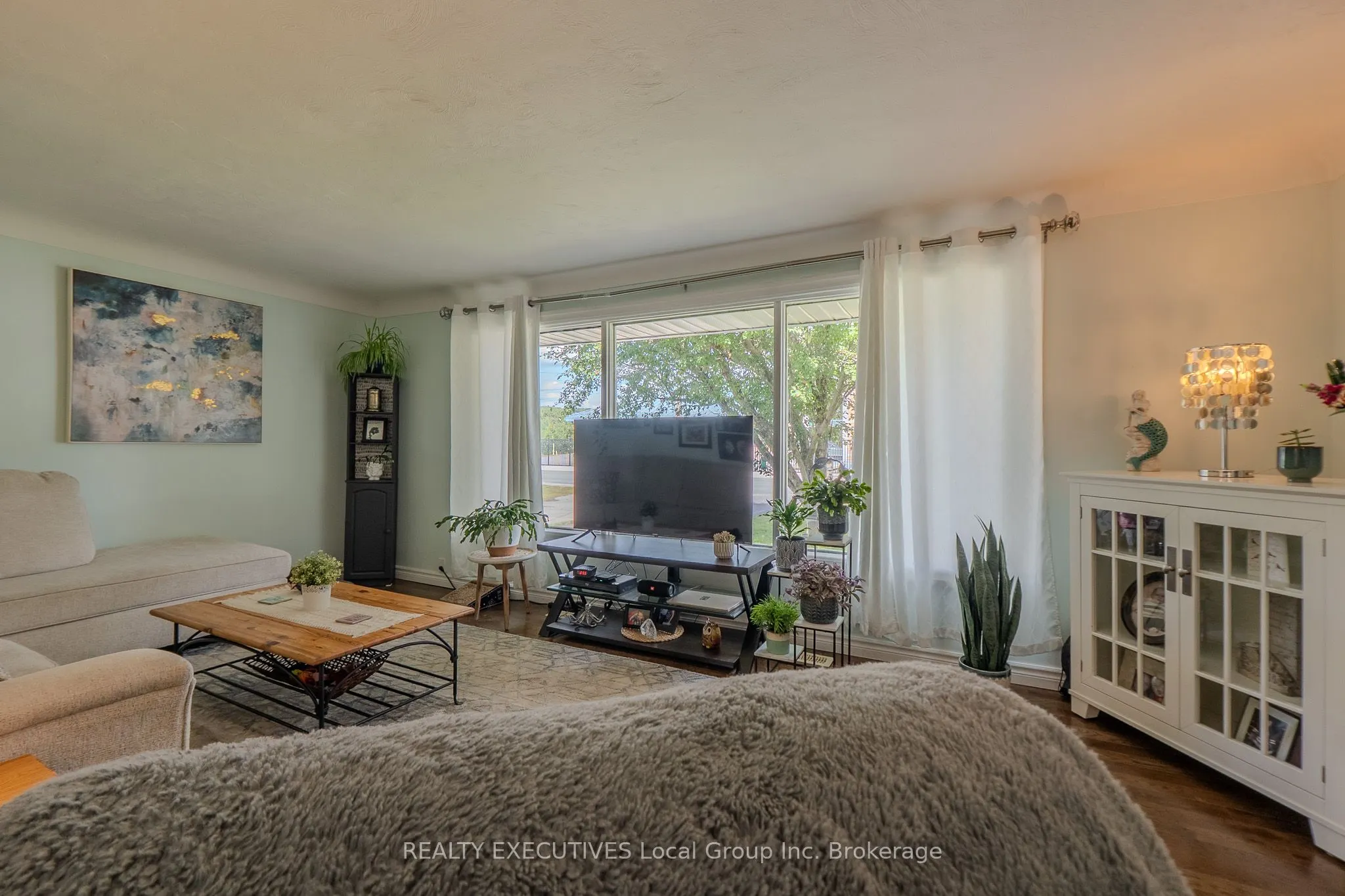 271 Lakeside Drive