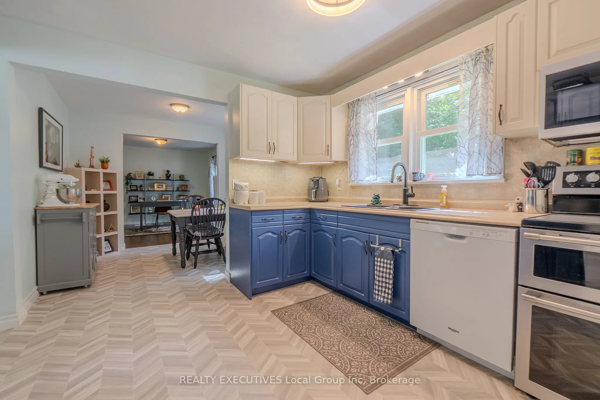 271 Lakeside Drive