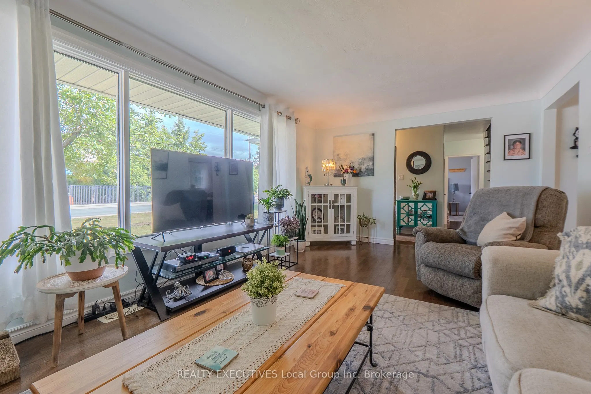 271 Lakeside Drive