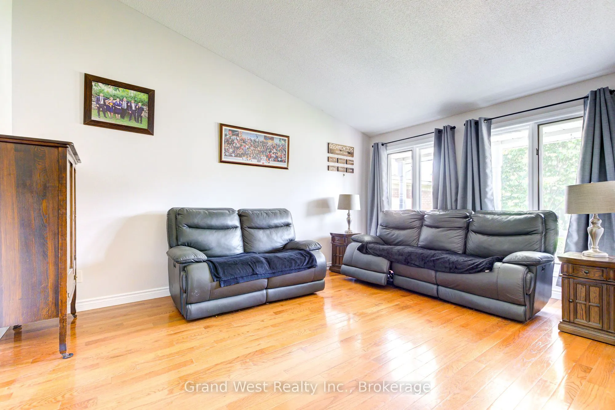 10 GLEN ABBEY Court
