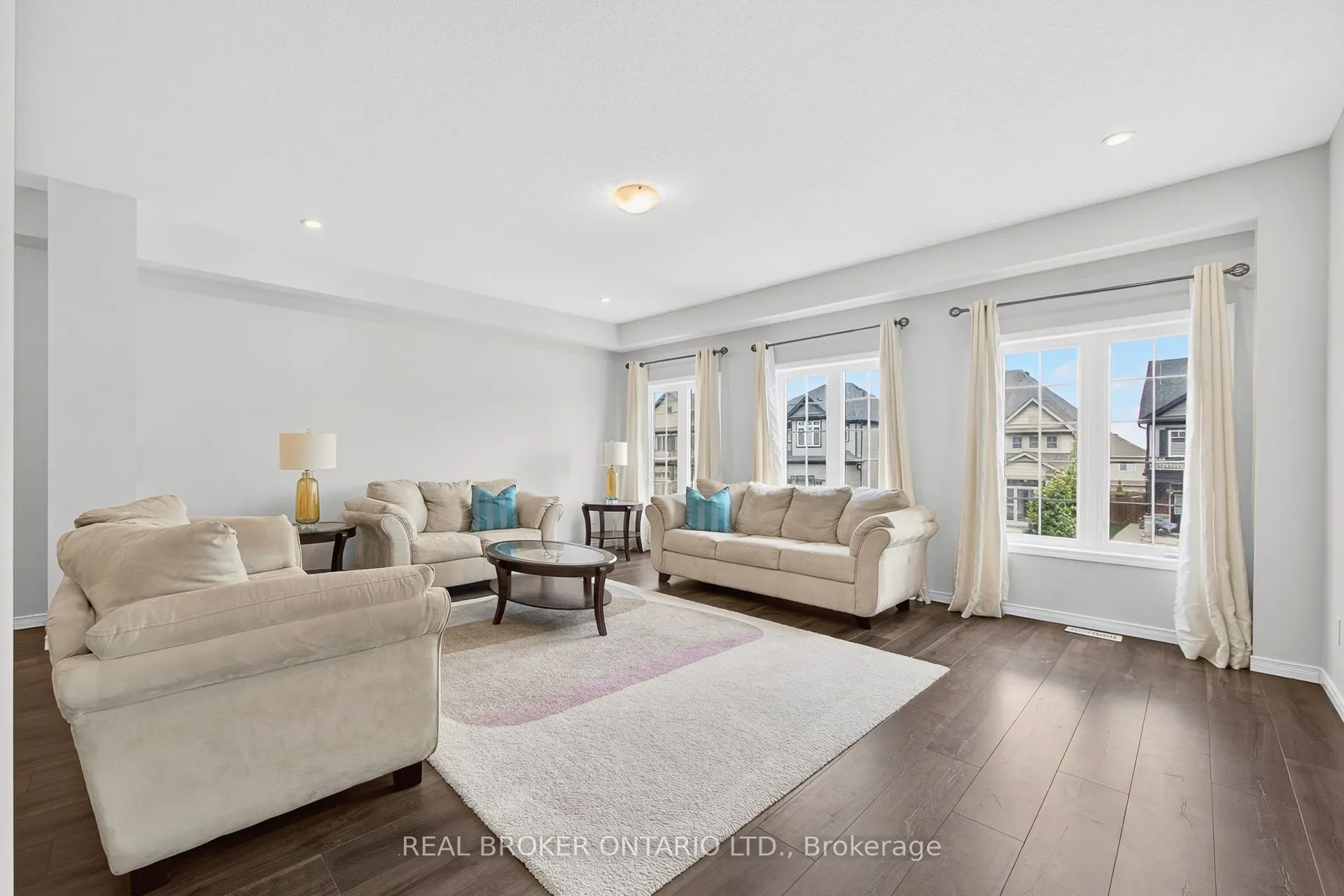 326 Moorlands Crescent