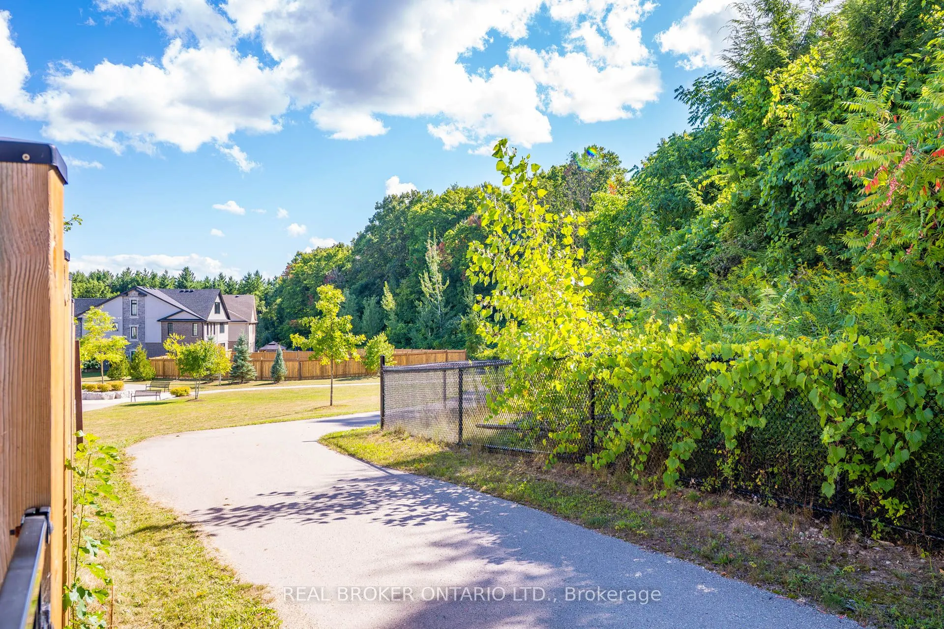 326 Moorlands Crescent