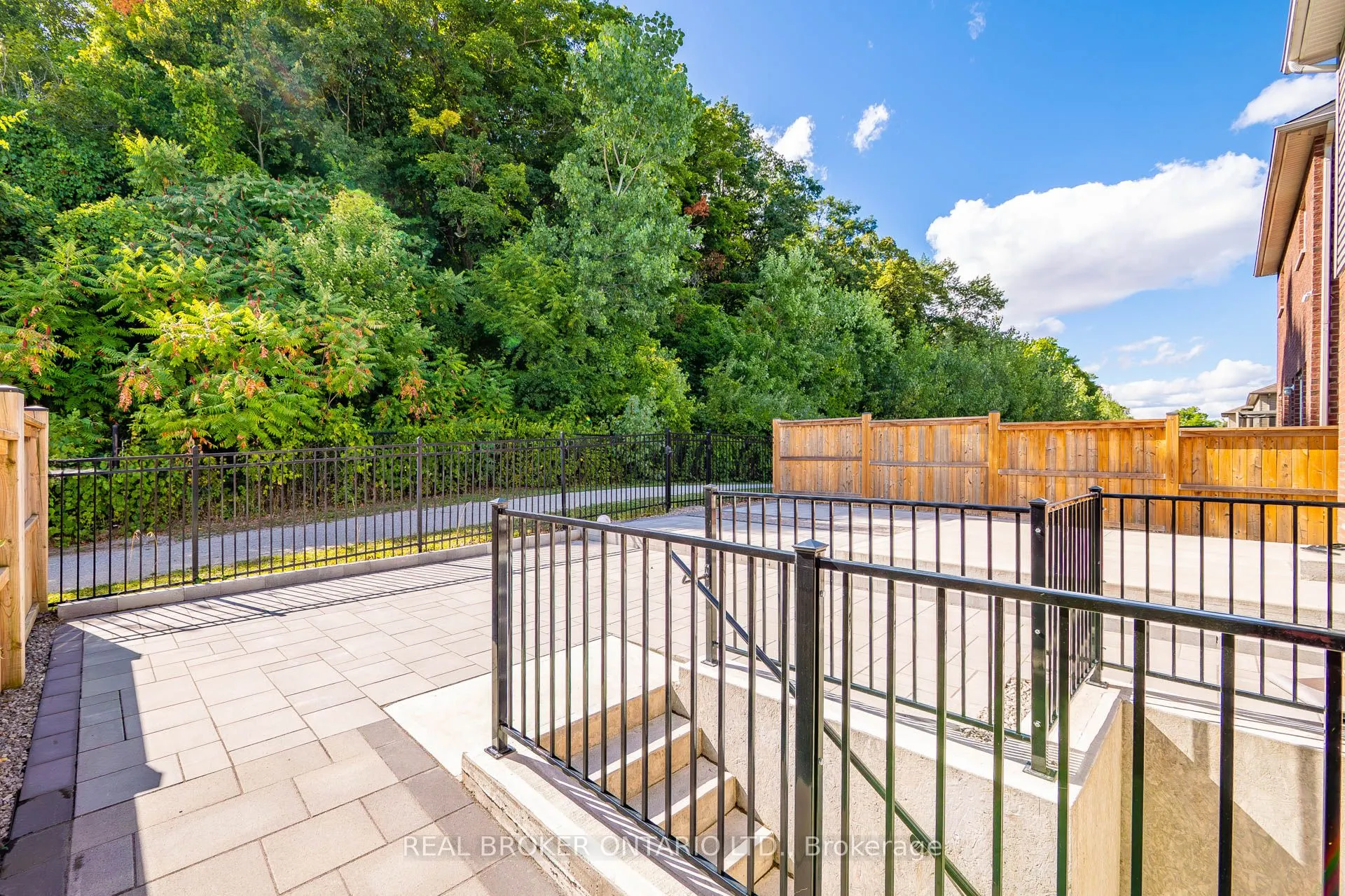 326 Moorlands Crescent