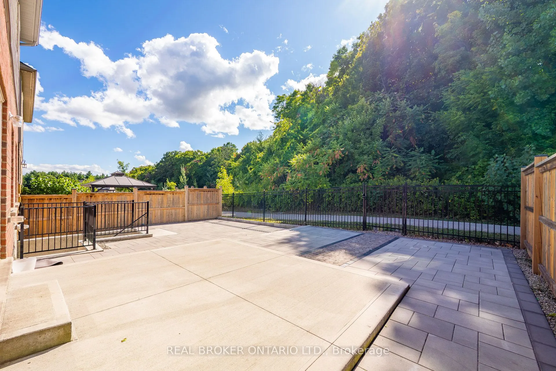 326 Moorlands Crescent