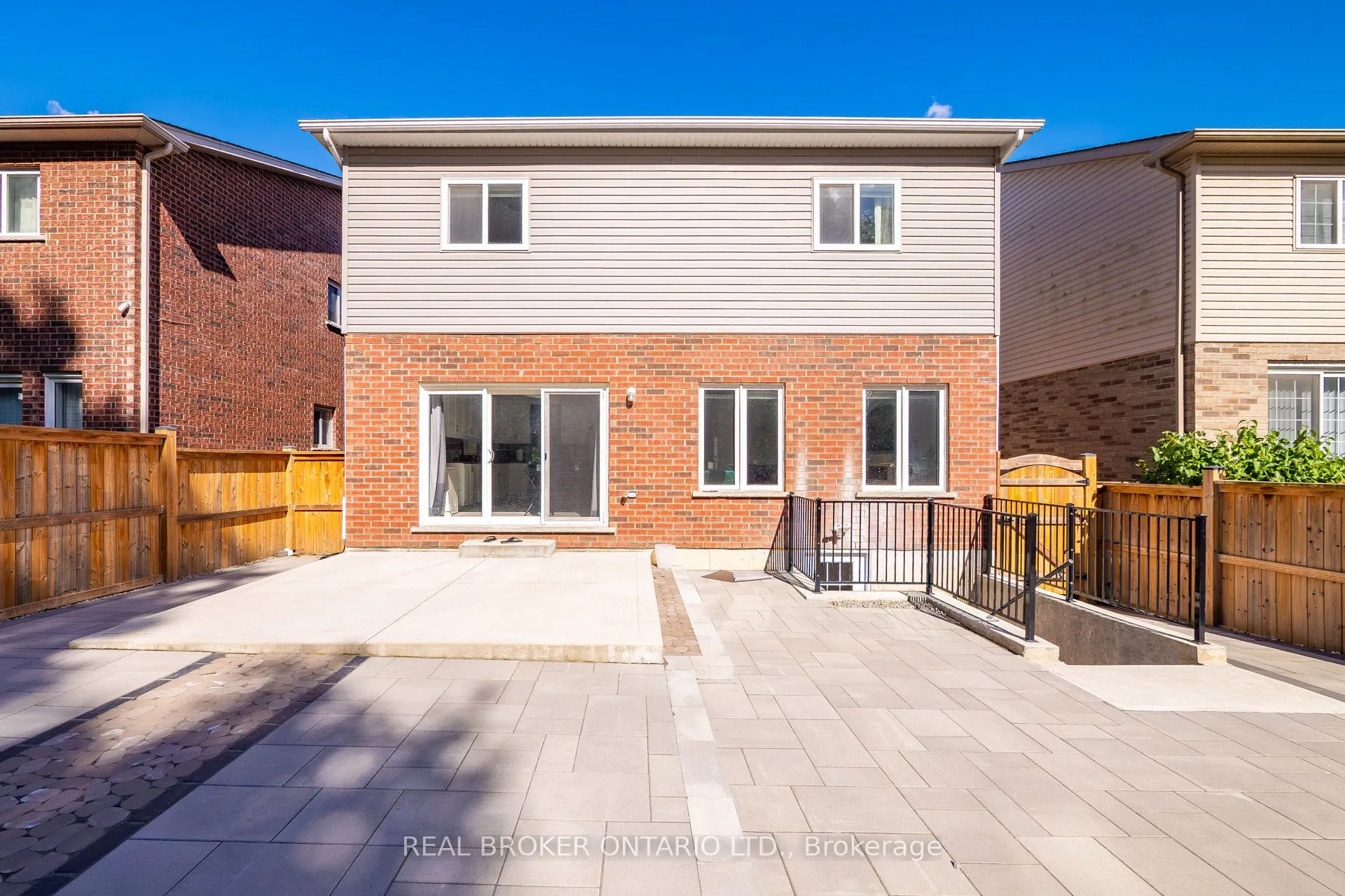 326 Moorlands Crescent