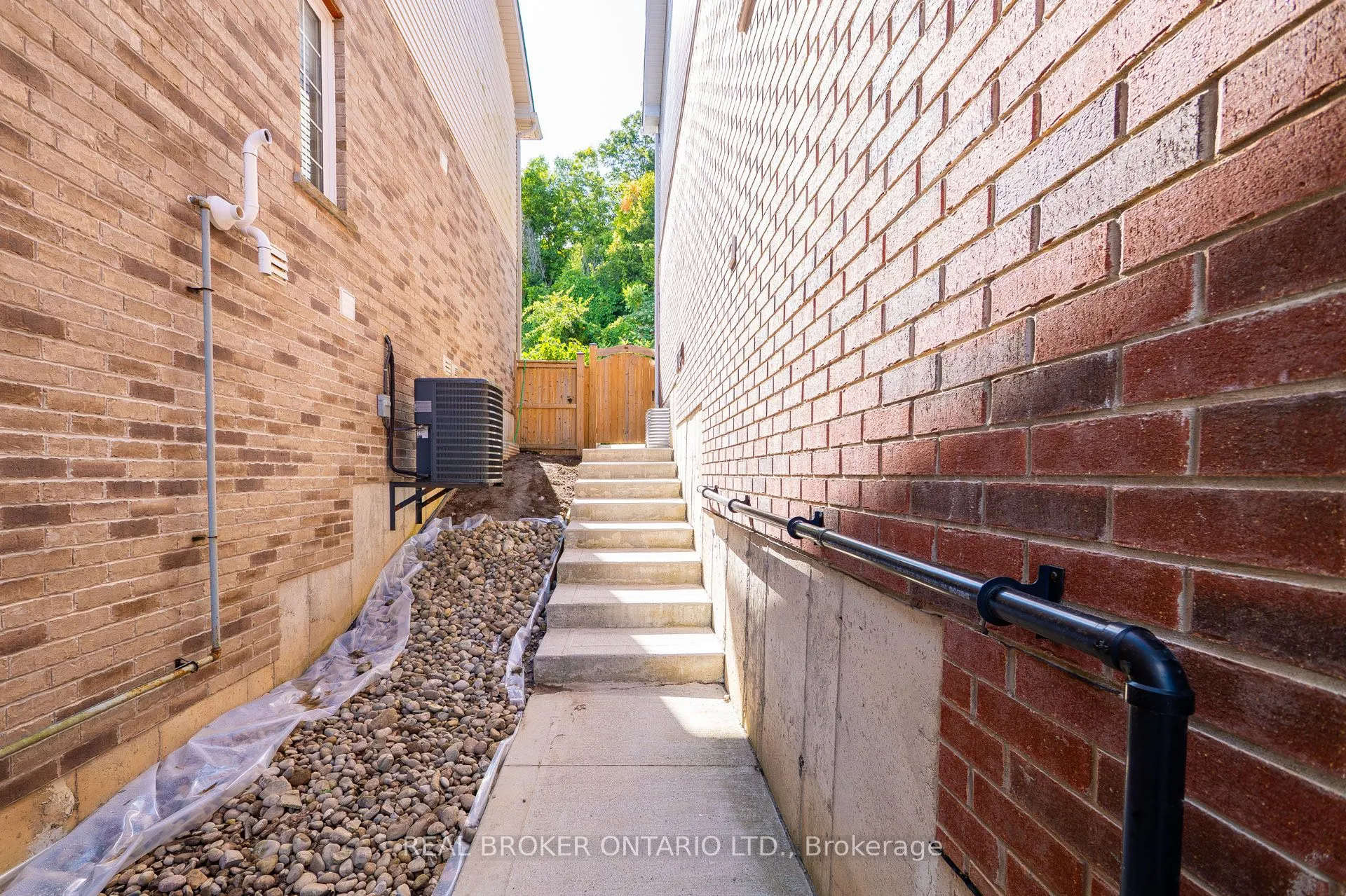 326 Moorlands Crescent