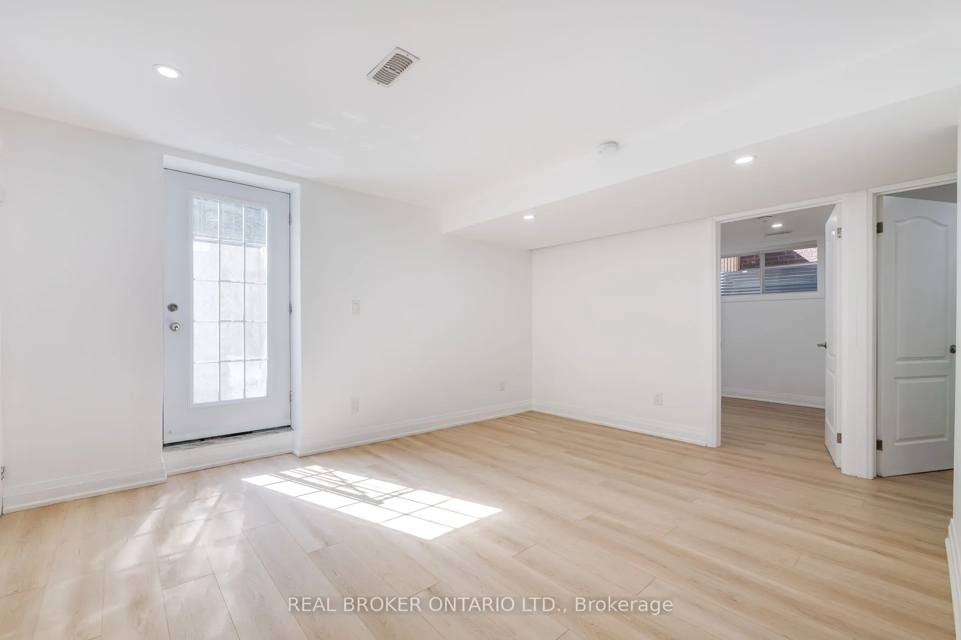 326 Moorlands Crescent