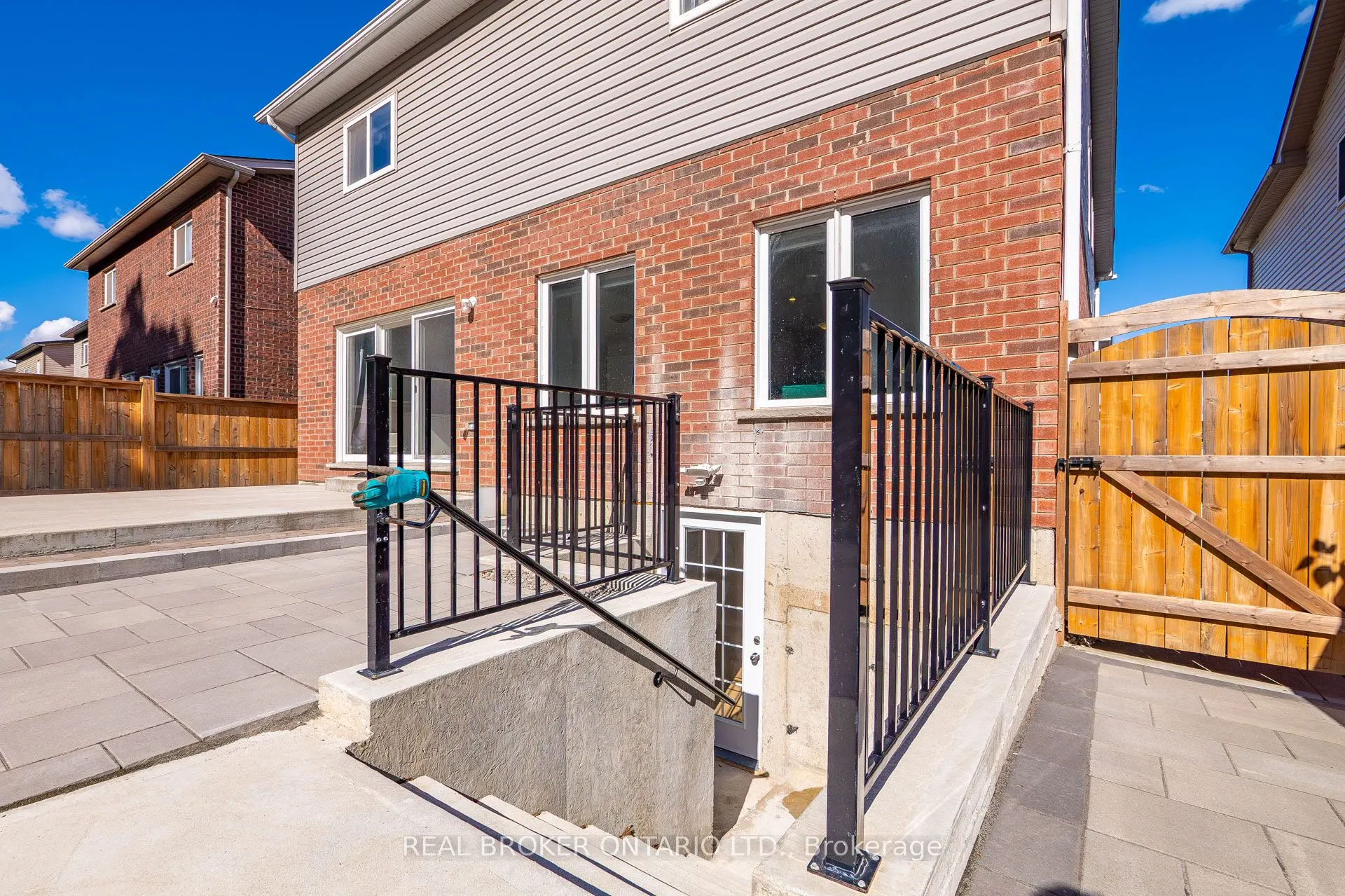 326 Moorlands Crescent