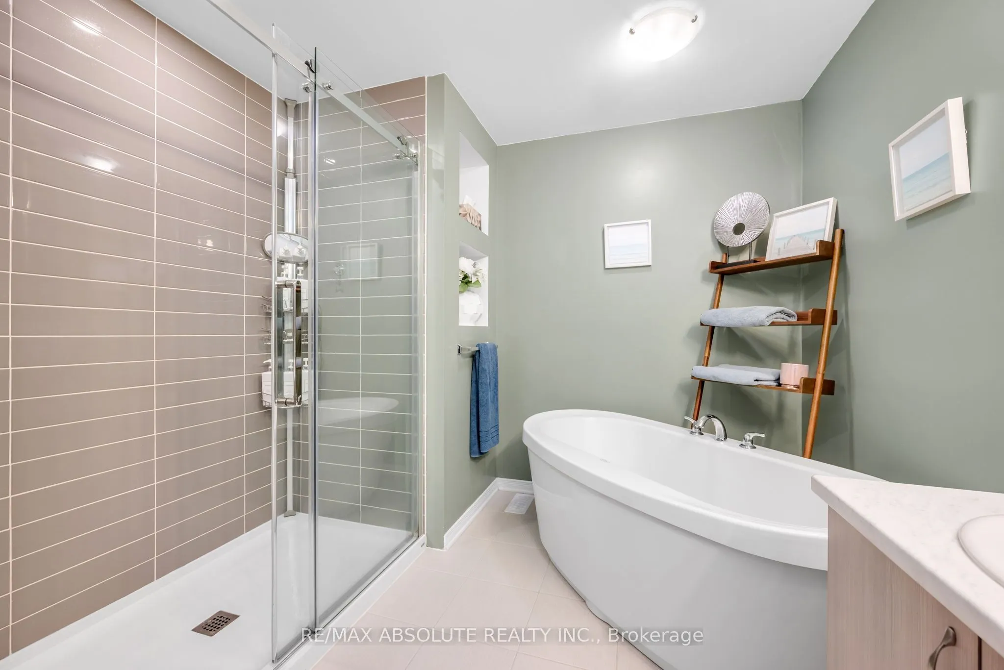 302 Haliburton Heights