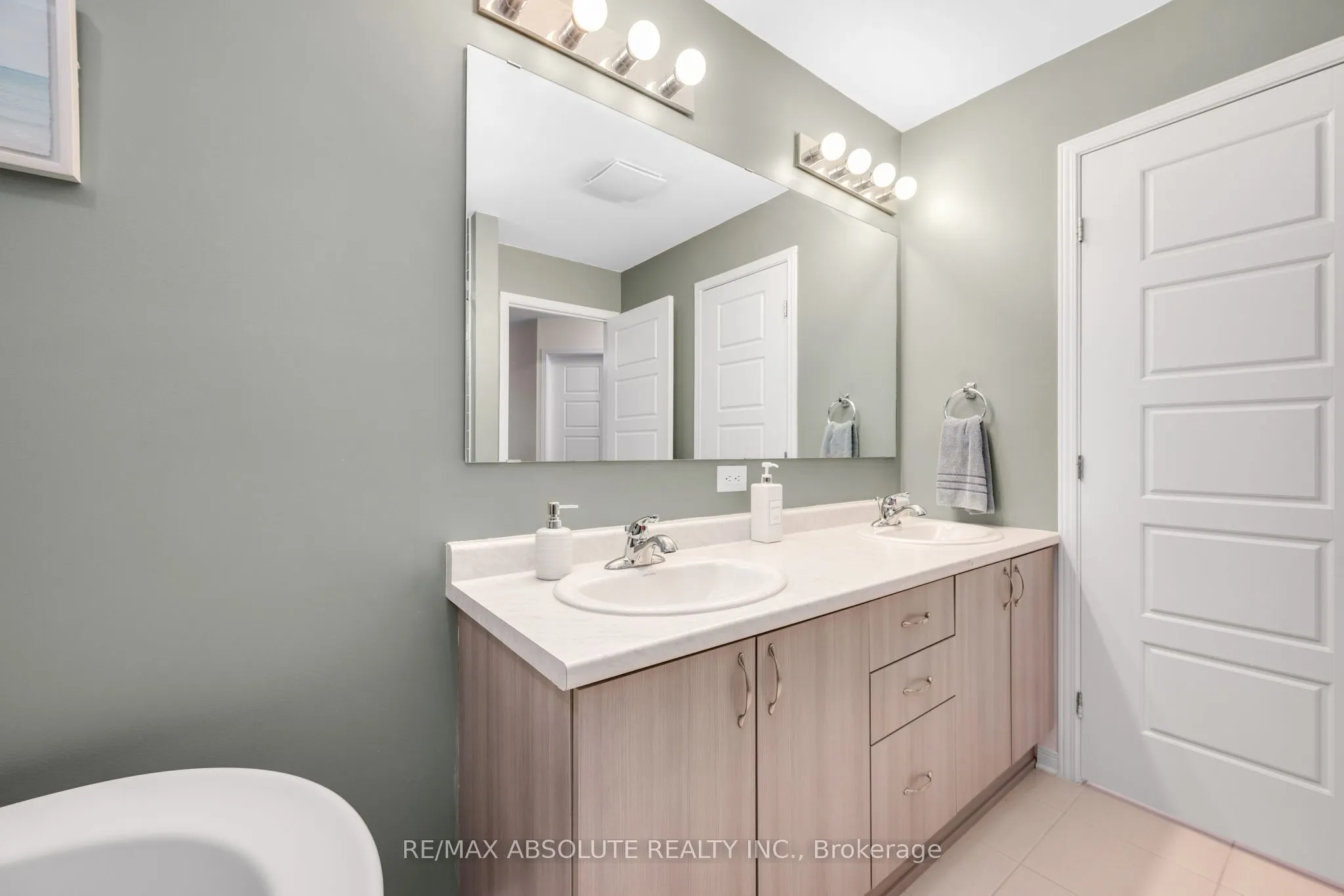 302 Haliburton Heights