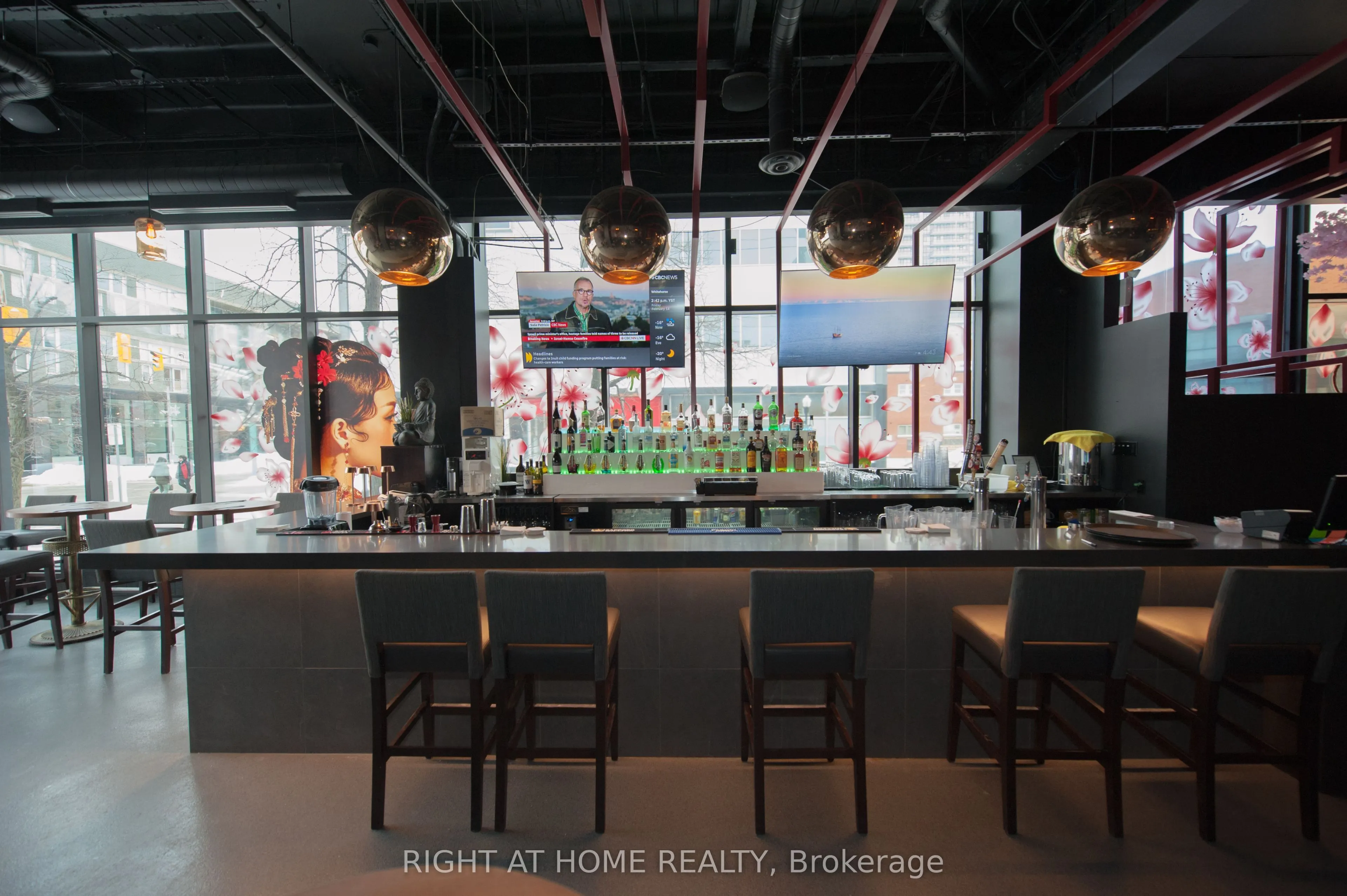 305 King Street W, #102