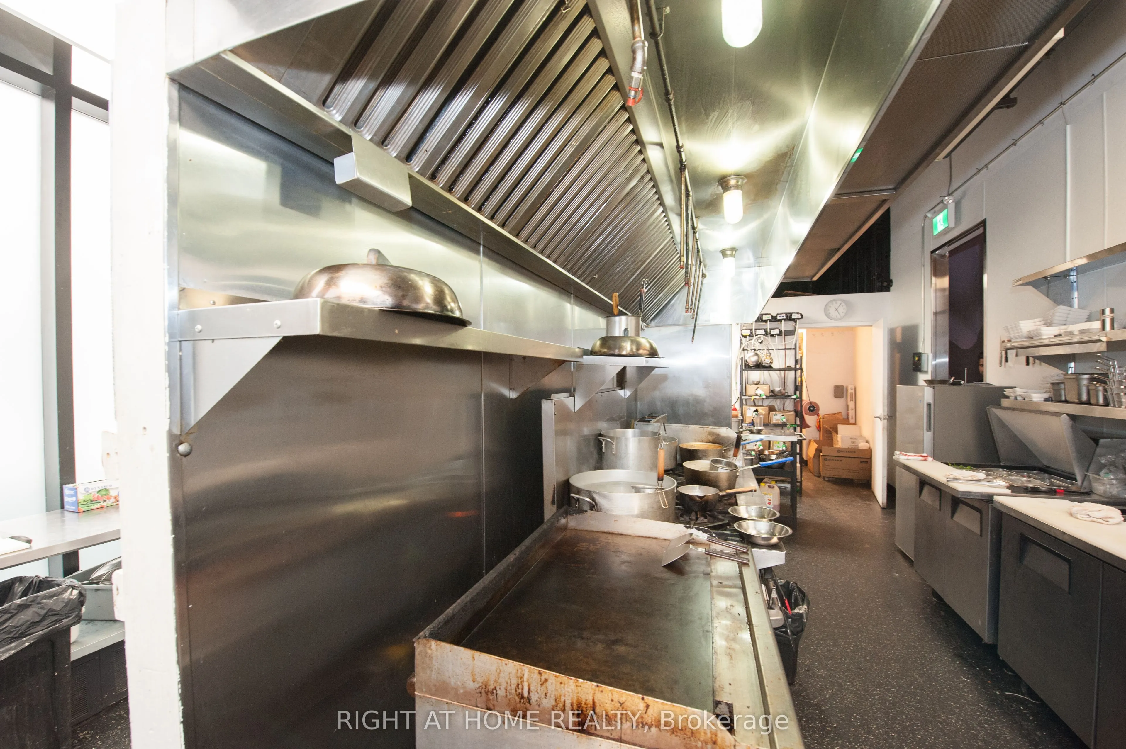 305 King Street W, #102