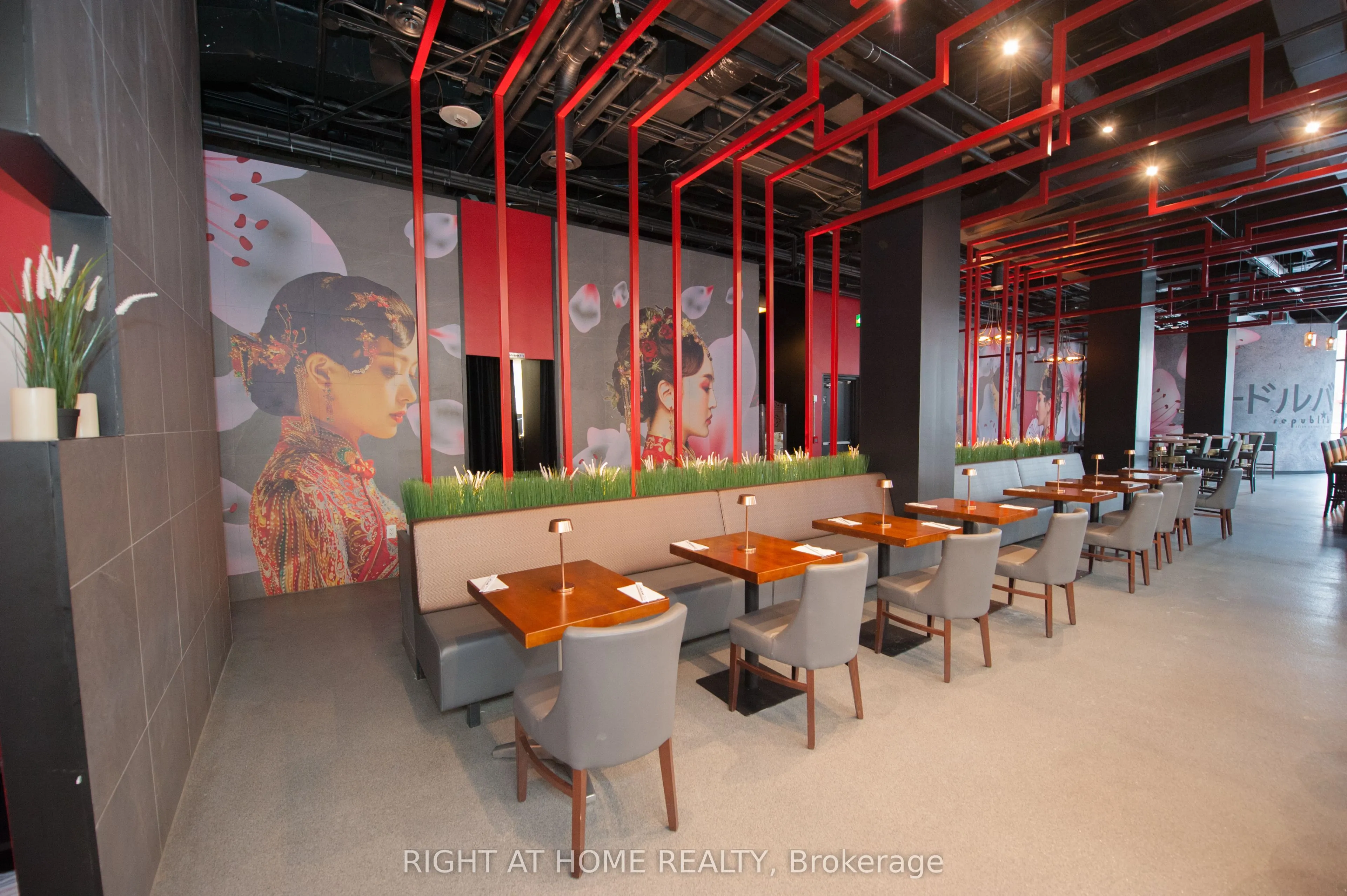 305 King Street W, #102