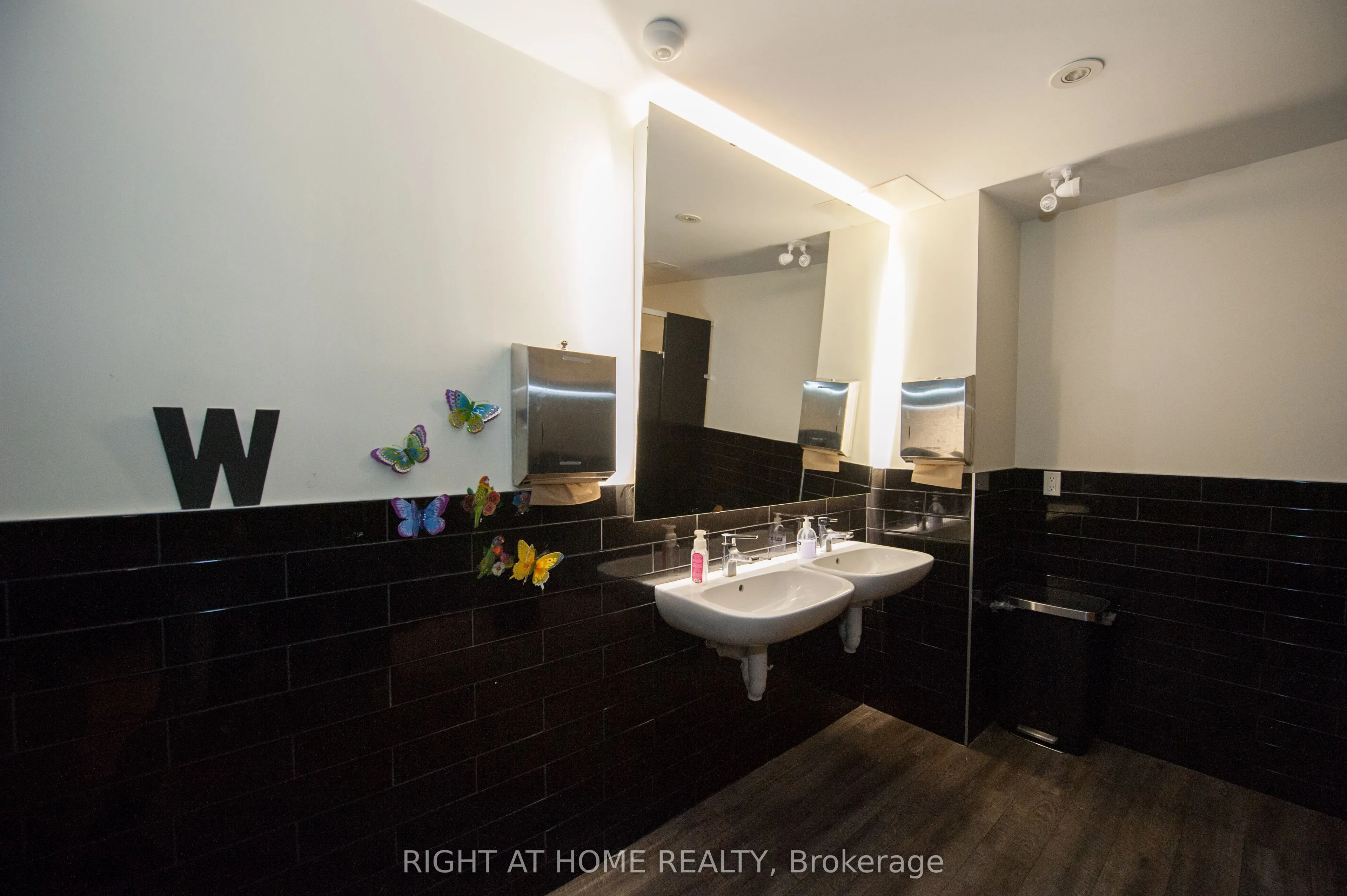 305 King Street W, #102