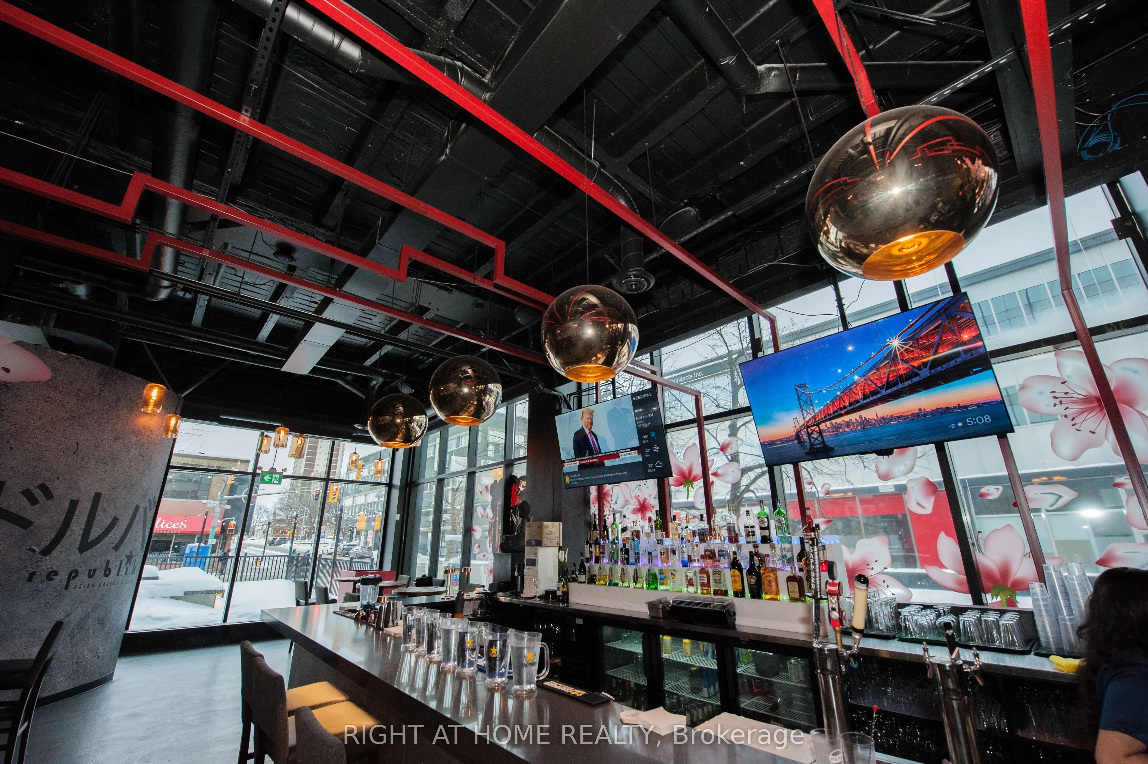 305 King Street W, #102
