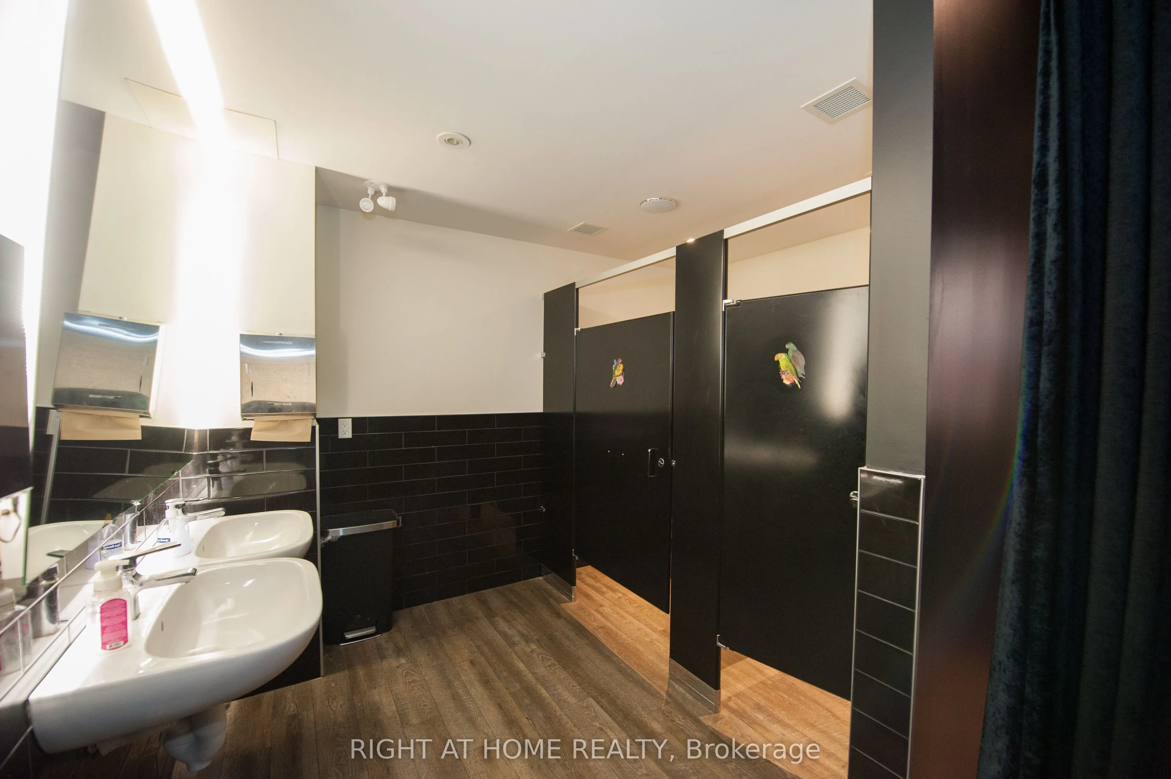 305 King Street W, #102