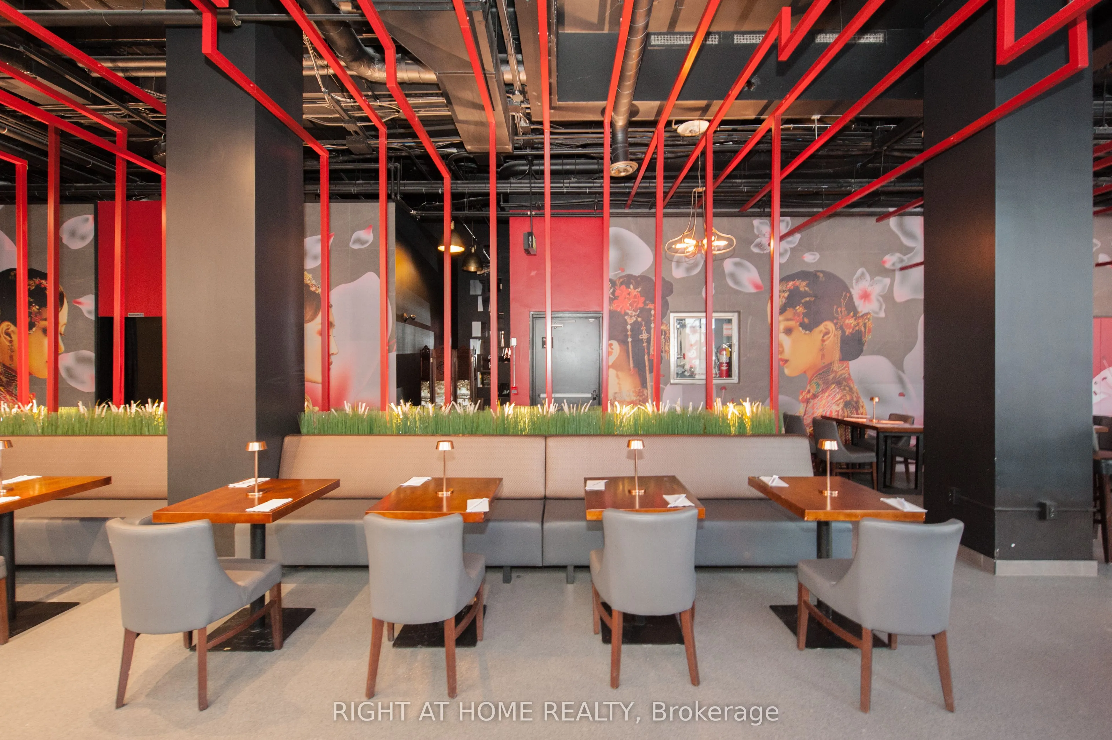 305 King Street W, #102