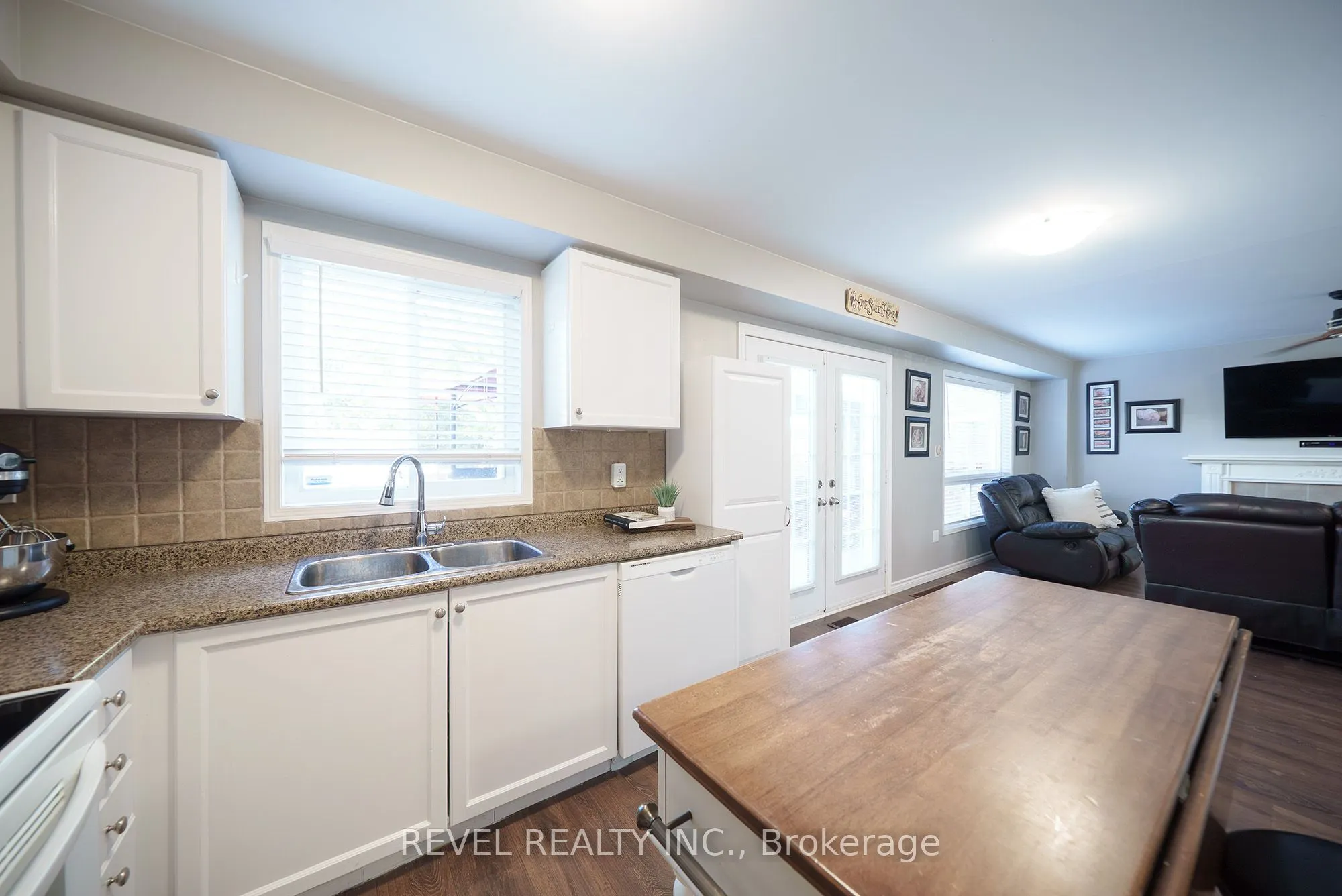 22 Hollinrake Avenue