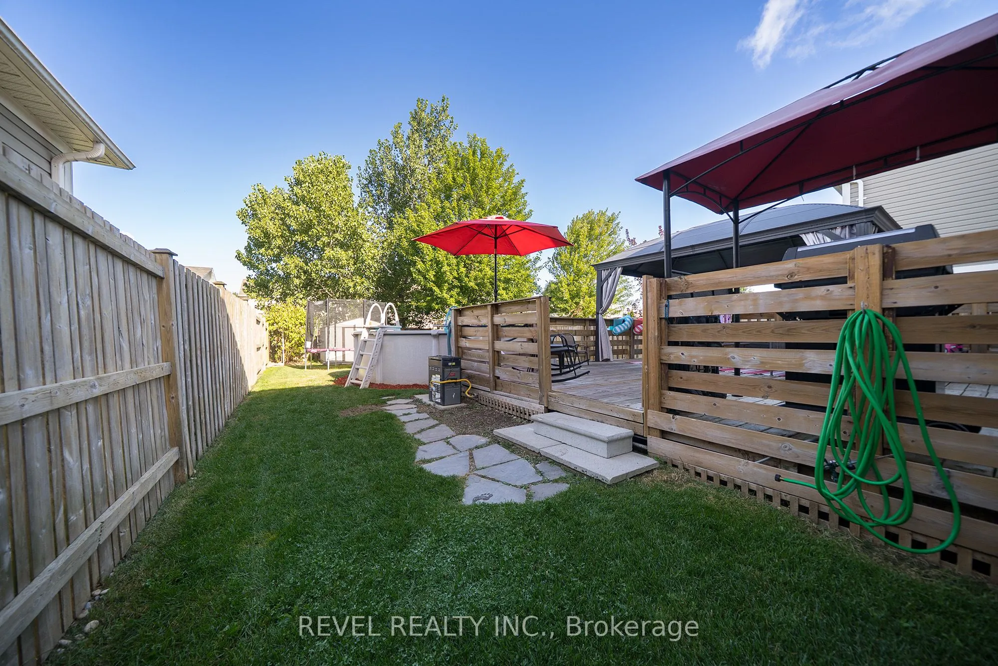 22 Hollinrake Avenue