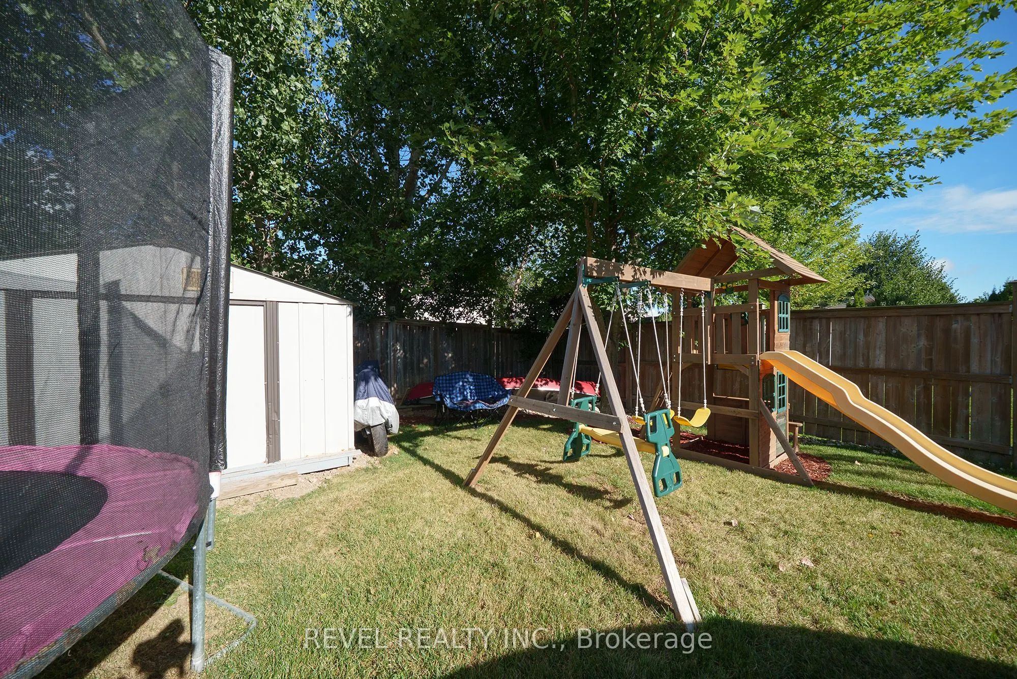 22 Hollinrake Avenue