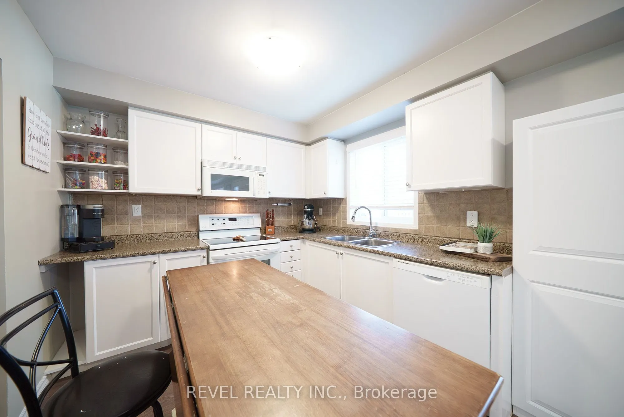 22 Hollinrake Avenue