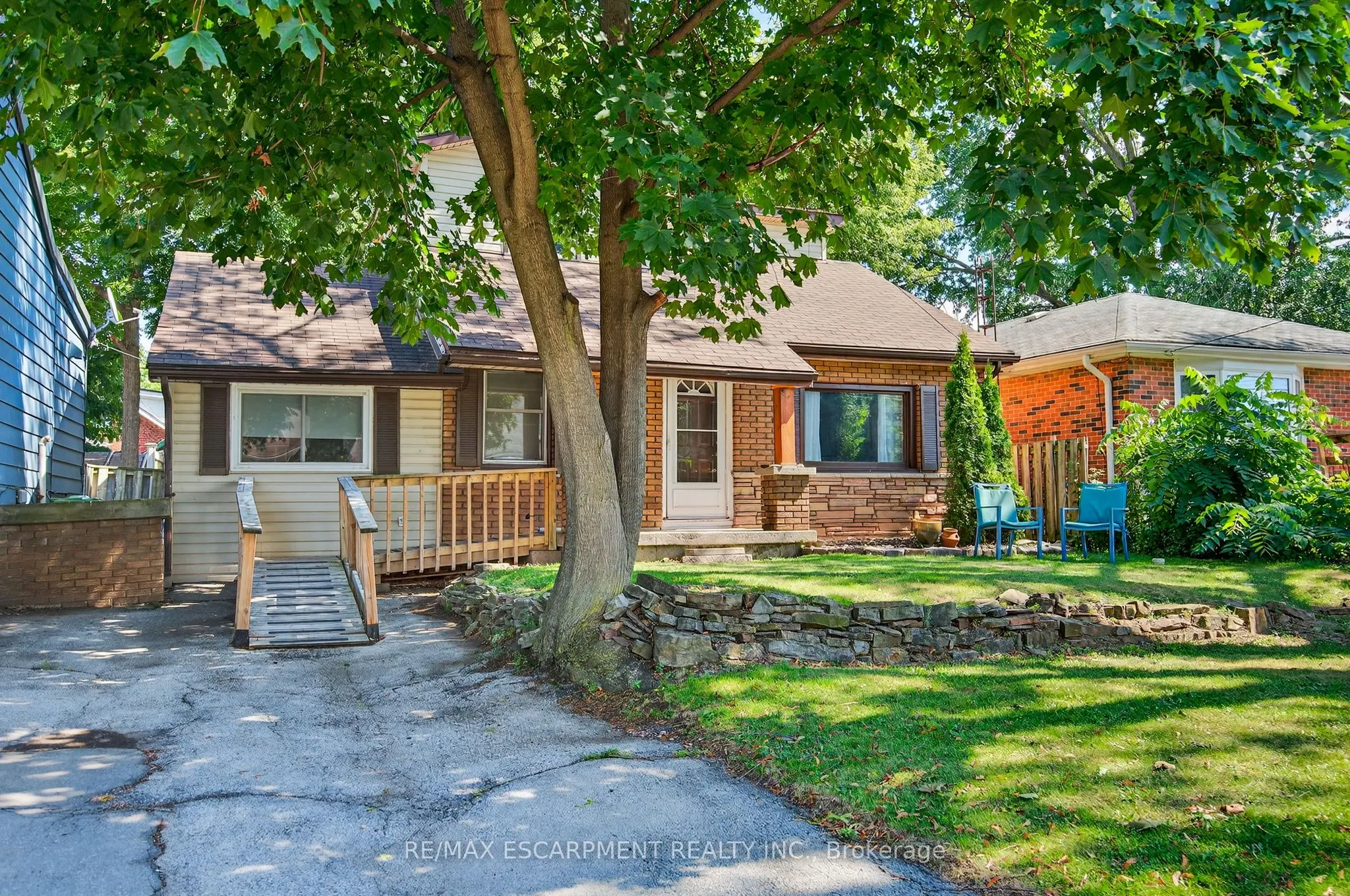 146 Normanhurst Avenue W