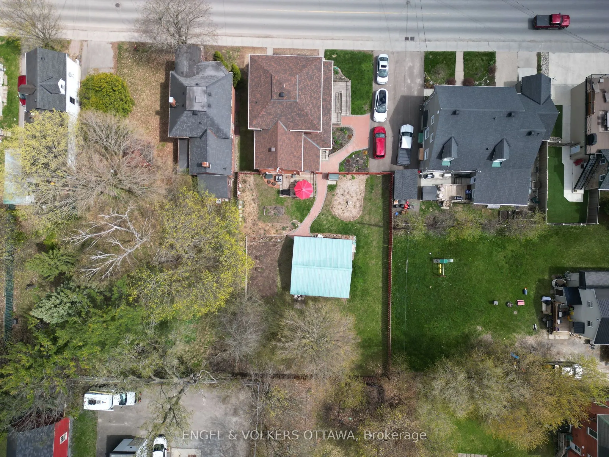 190 John Street N