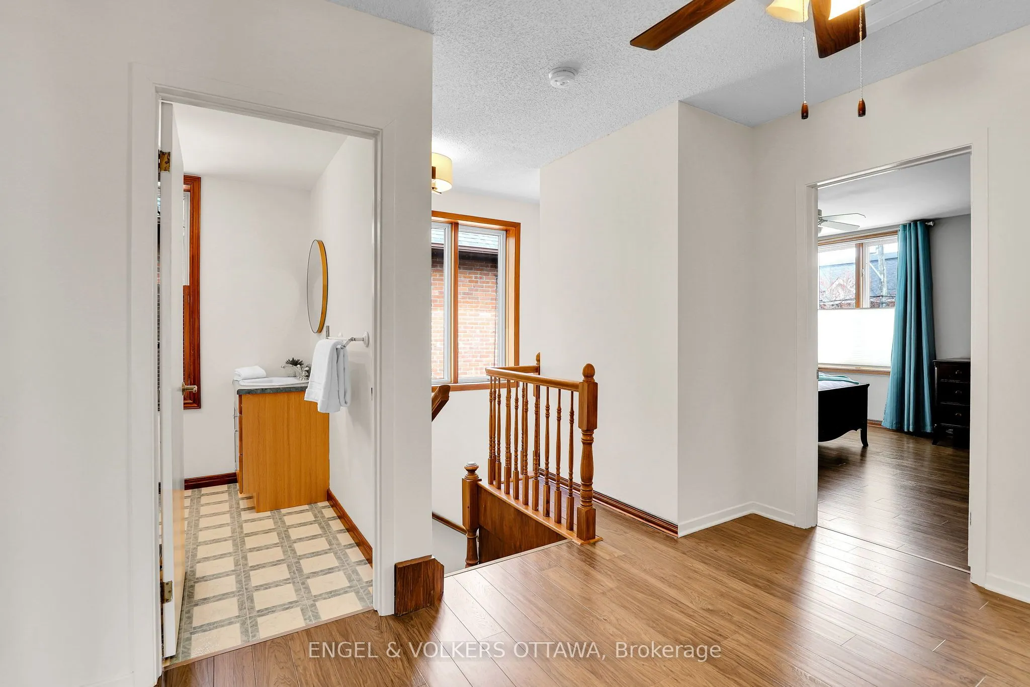 190 John Street N