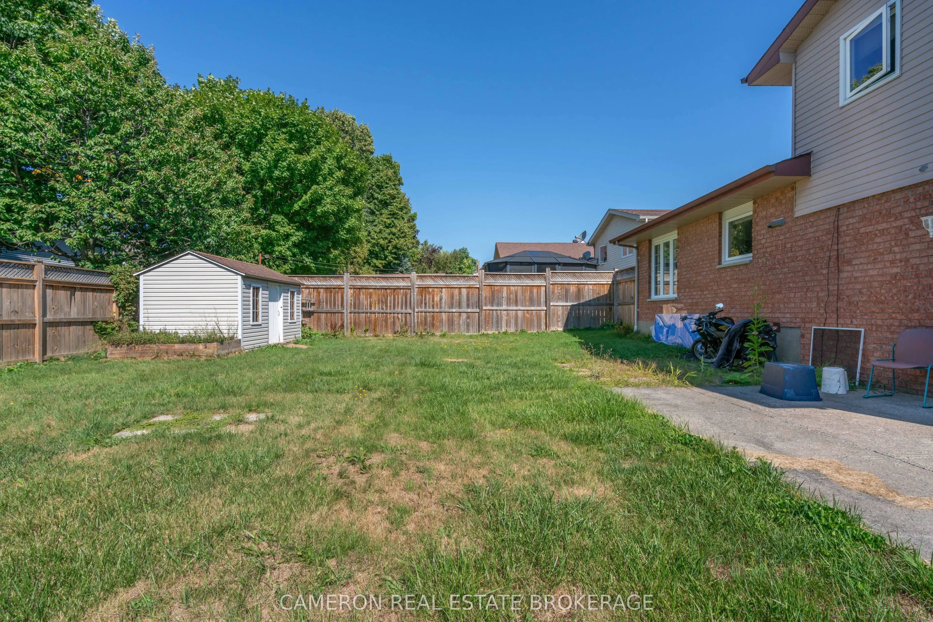 1369 Lochiel Street