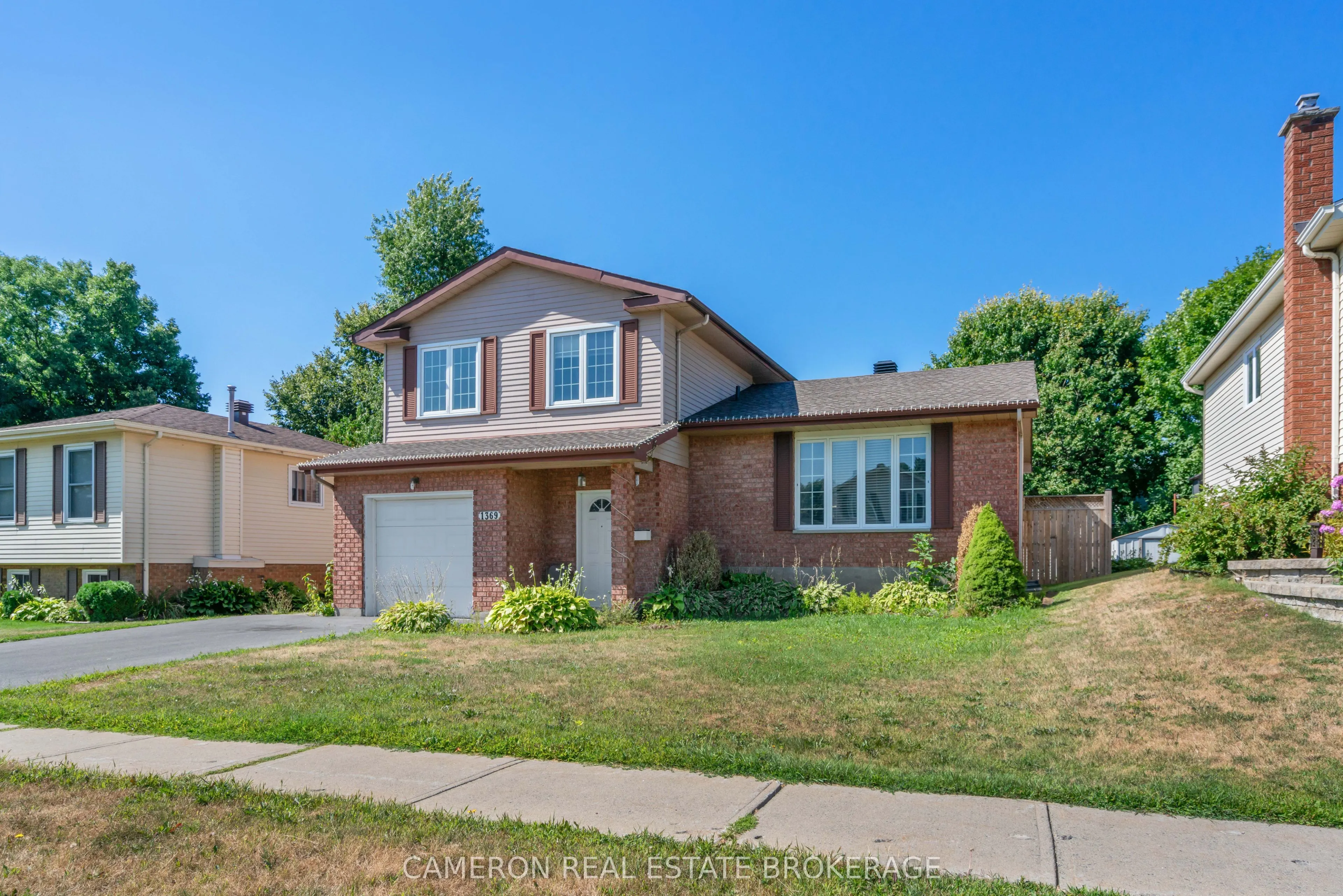1369 Lochiel Street