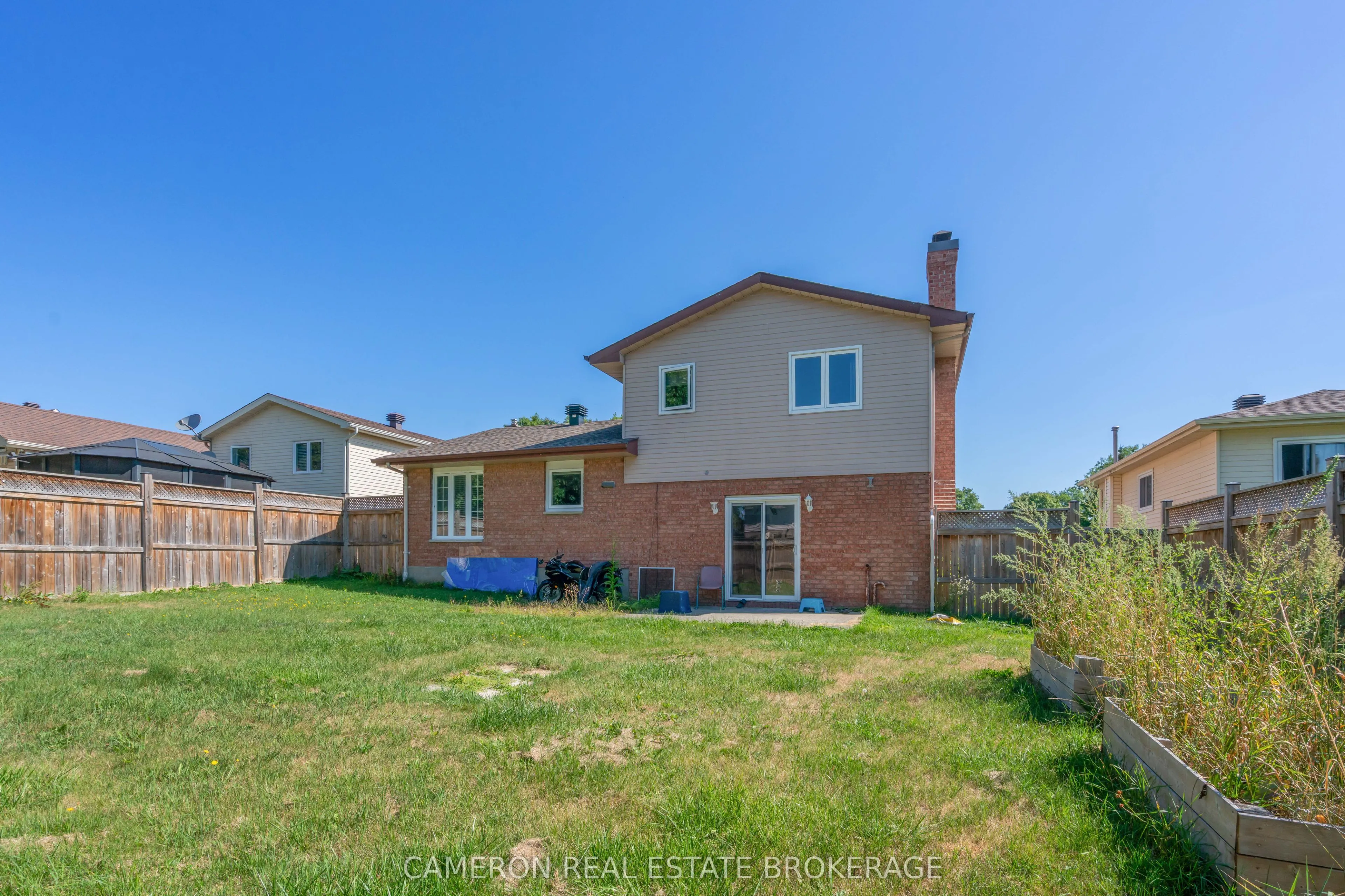 1369 Lochiel Street