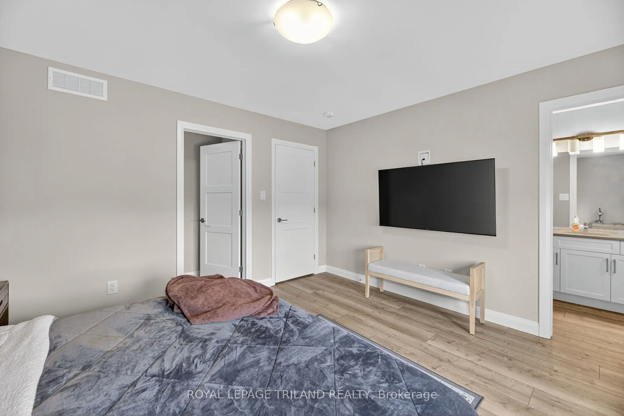 17 Nicholson Street, #30
