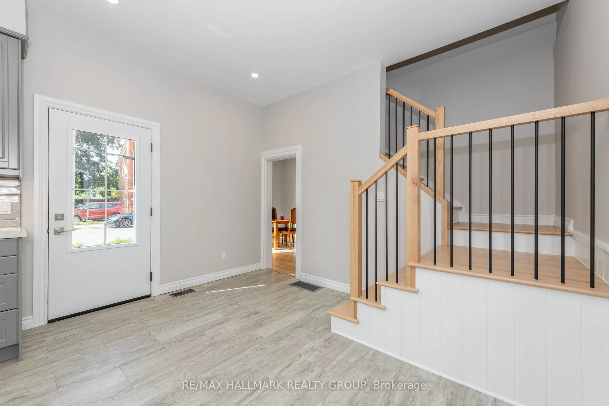 108 Clothier Street E