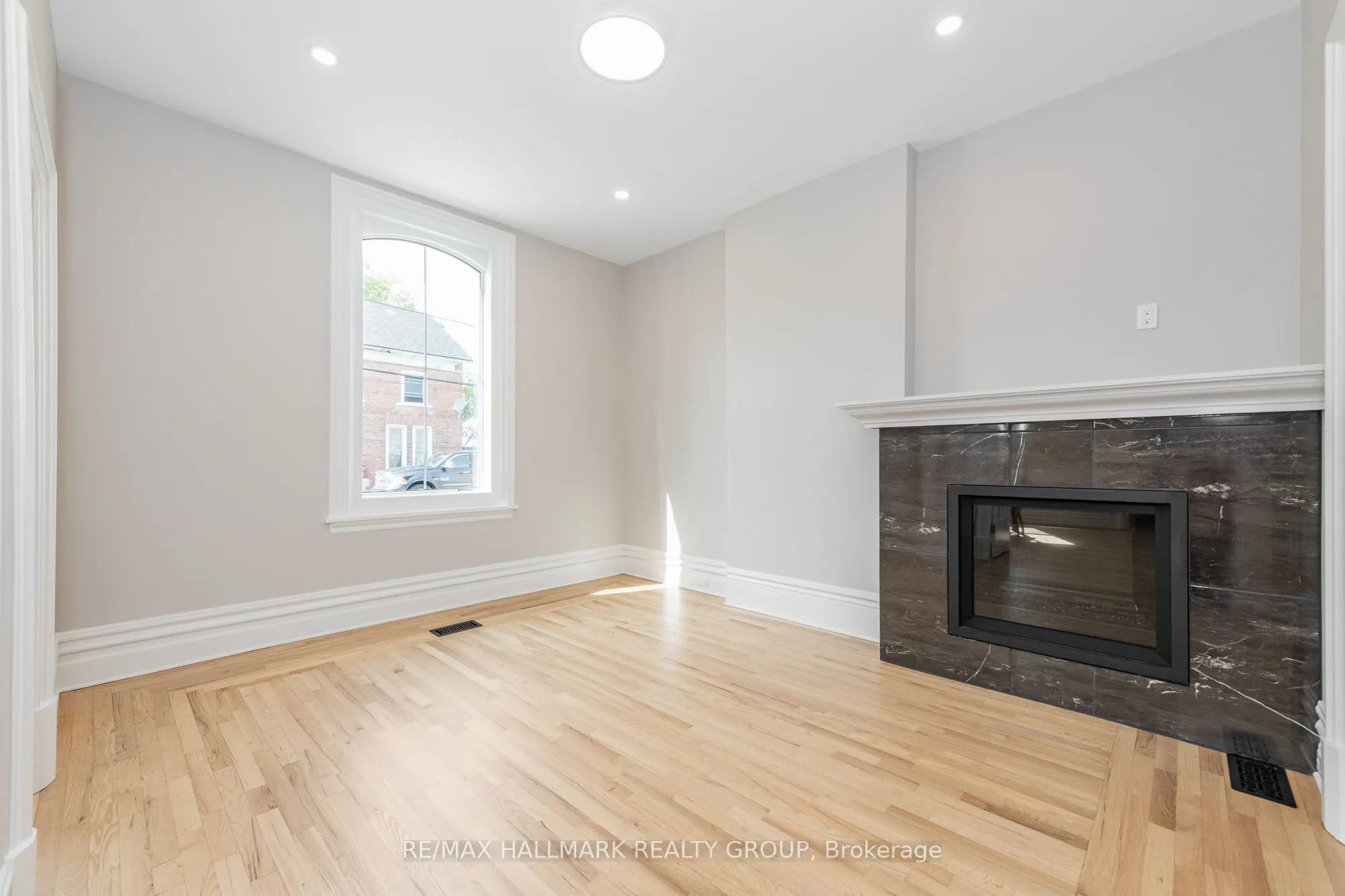 108 Clothier Street E