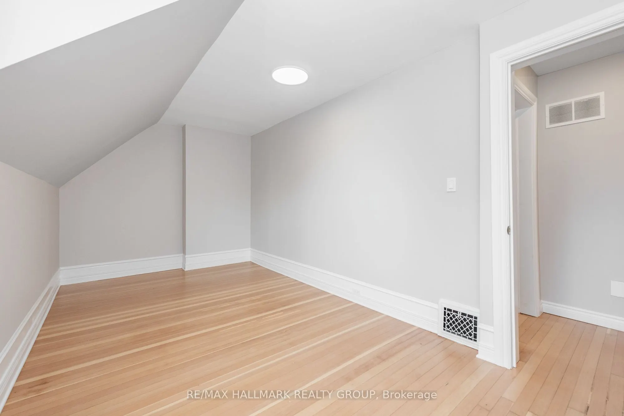 108 Clothier Street E