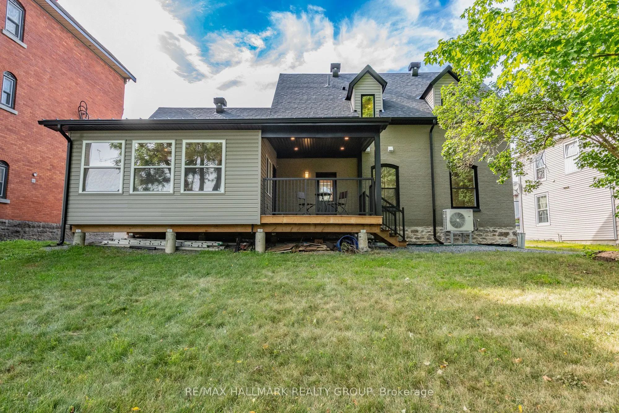 108 Clothier Street E