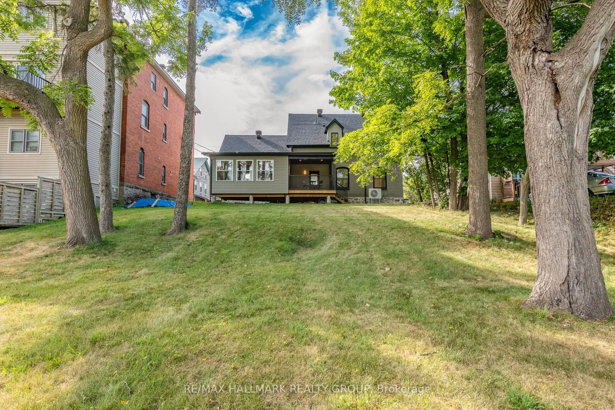 108 Clothier Street E