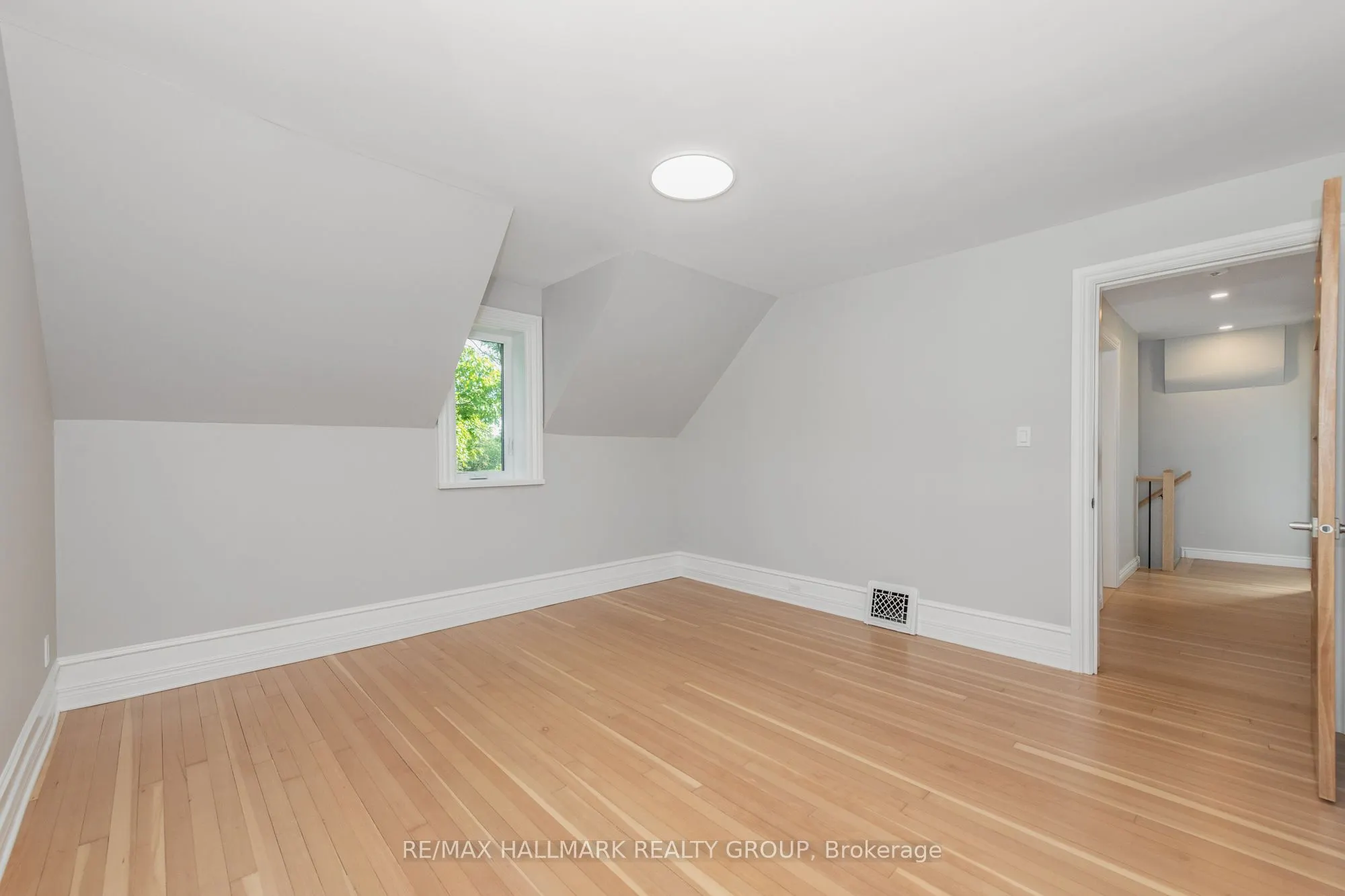 108 Clothier Street E