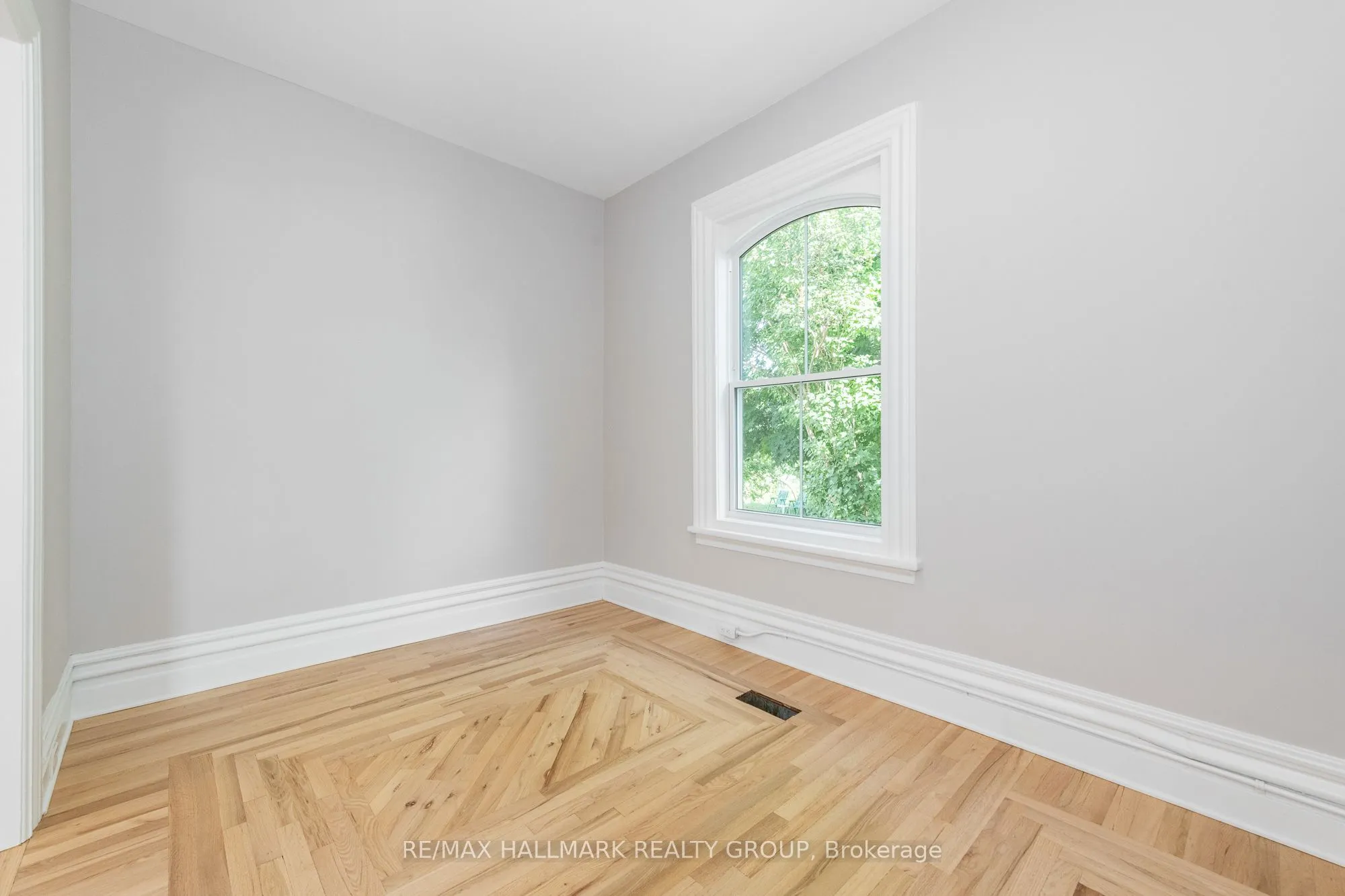 108 Clothier Street E