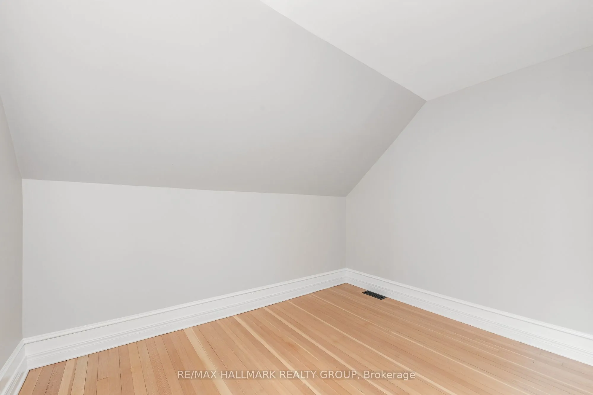 108 Clothier Street E