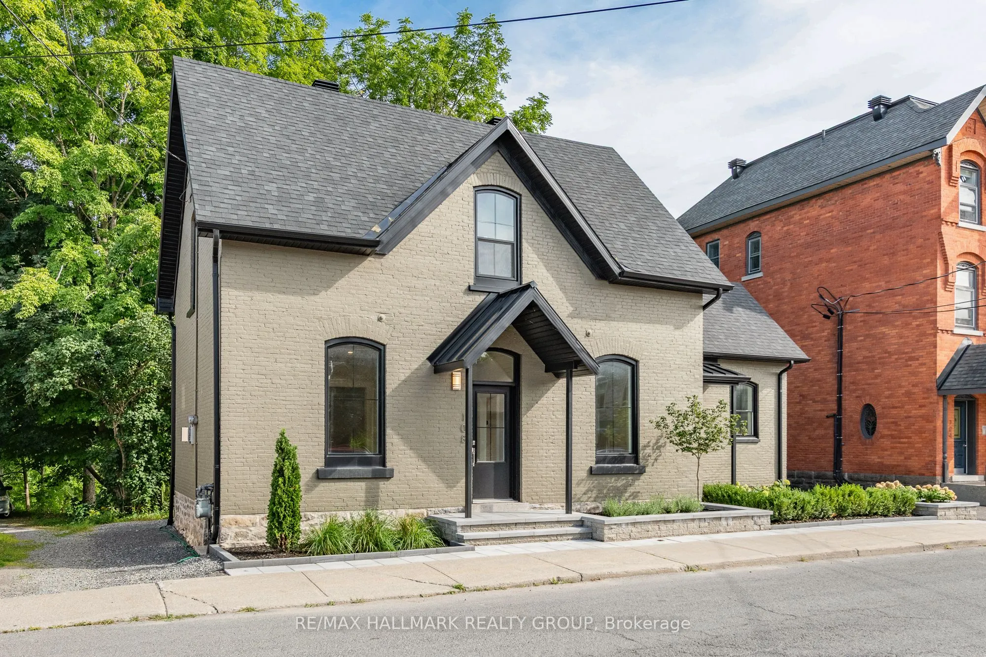 108 Clothier Street E