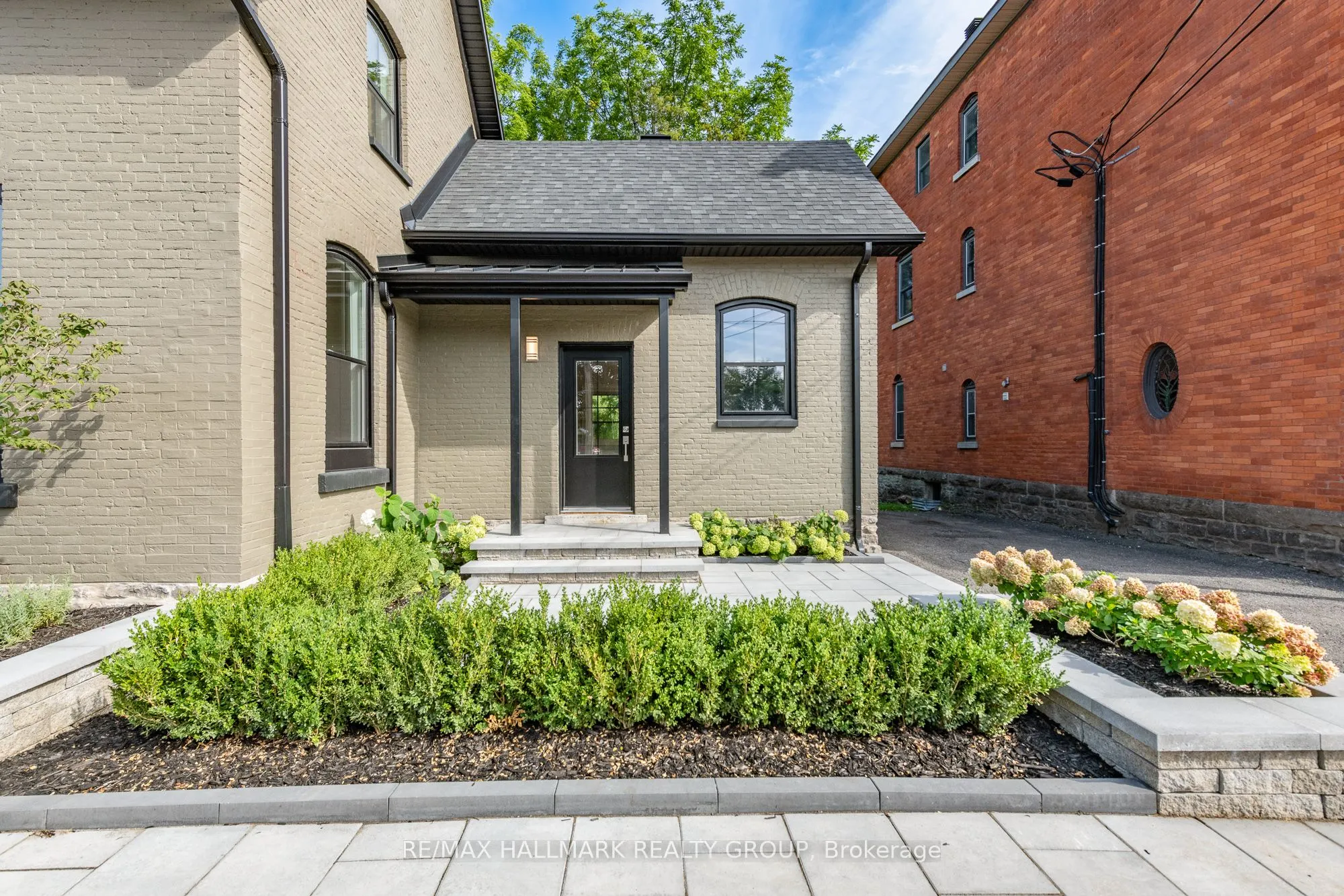 108 Clothier Street E
